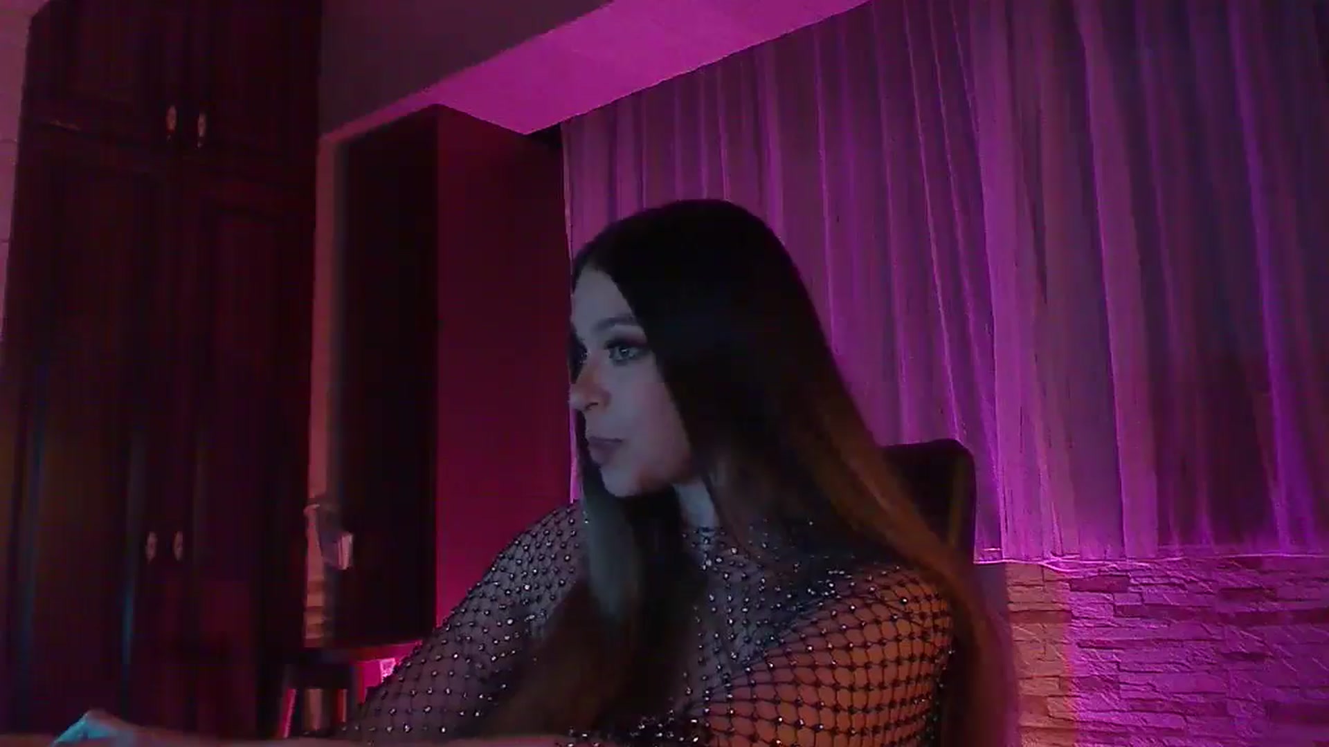 Gallery image thumbnail from No_bo_dy's myfreecams stream on, 04/28/2025, 02:06 image 16 of 20