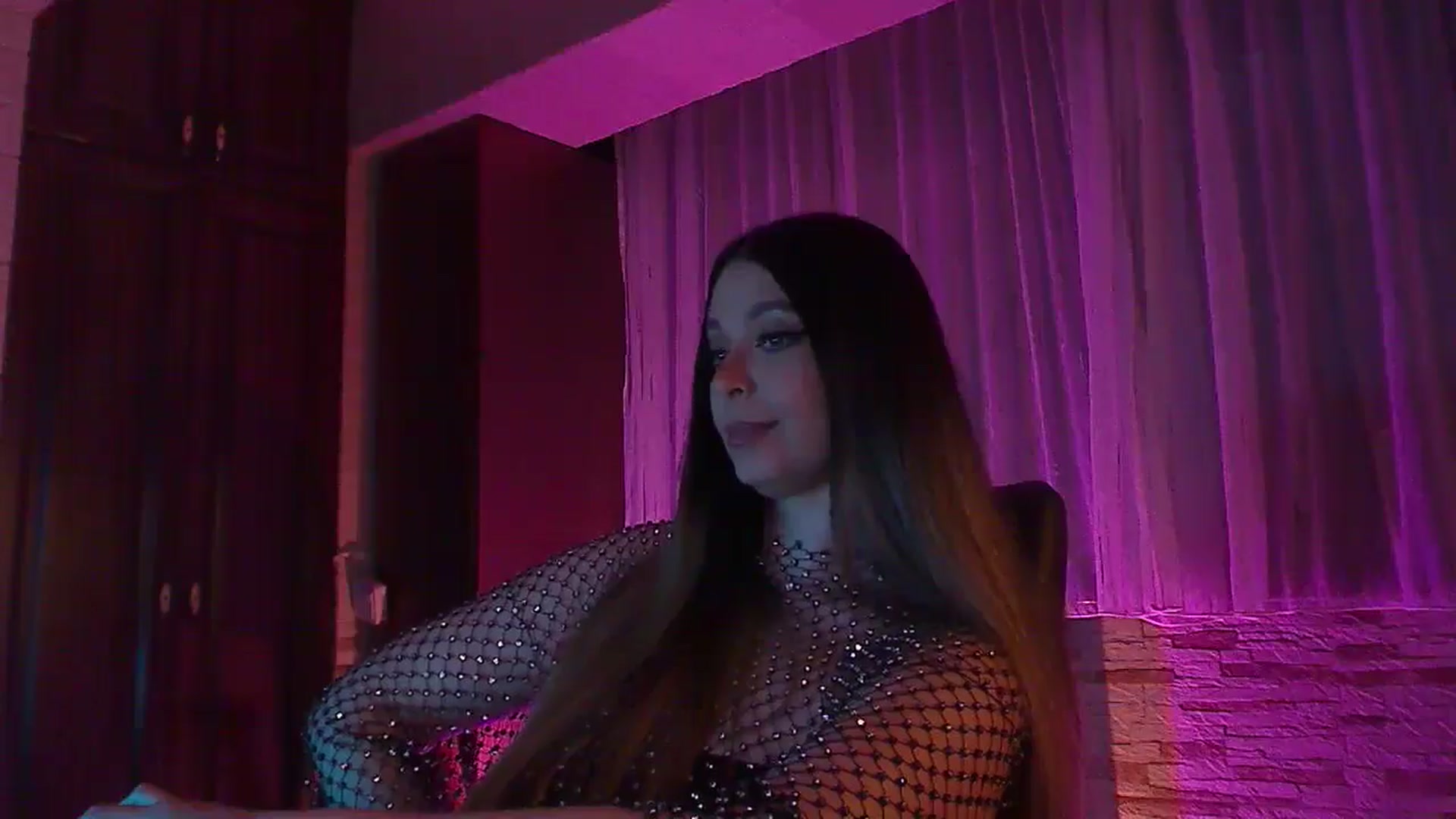 Gallery image thumbnail from No_bo_dy's myfreecams stream on, 04/28/2025, 02:06 image 9 of 20