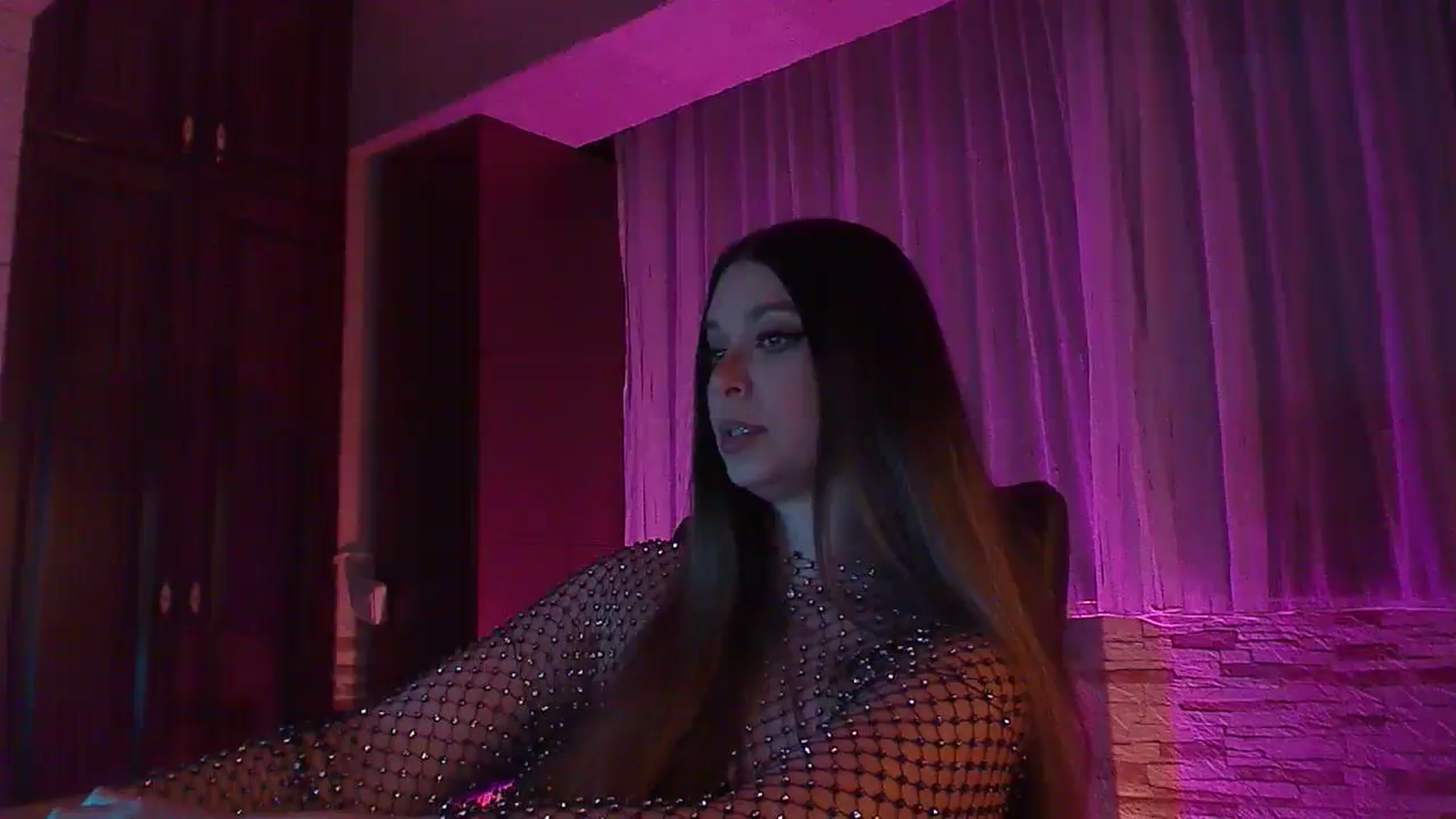 Gallery image thumbnail from No_bo_dy's myfreecams stream on, 04/28/2025, 02:06 image 18 of 20