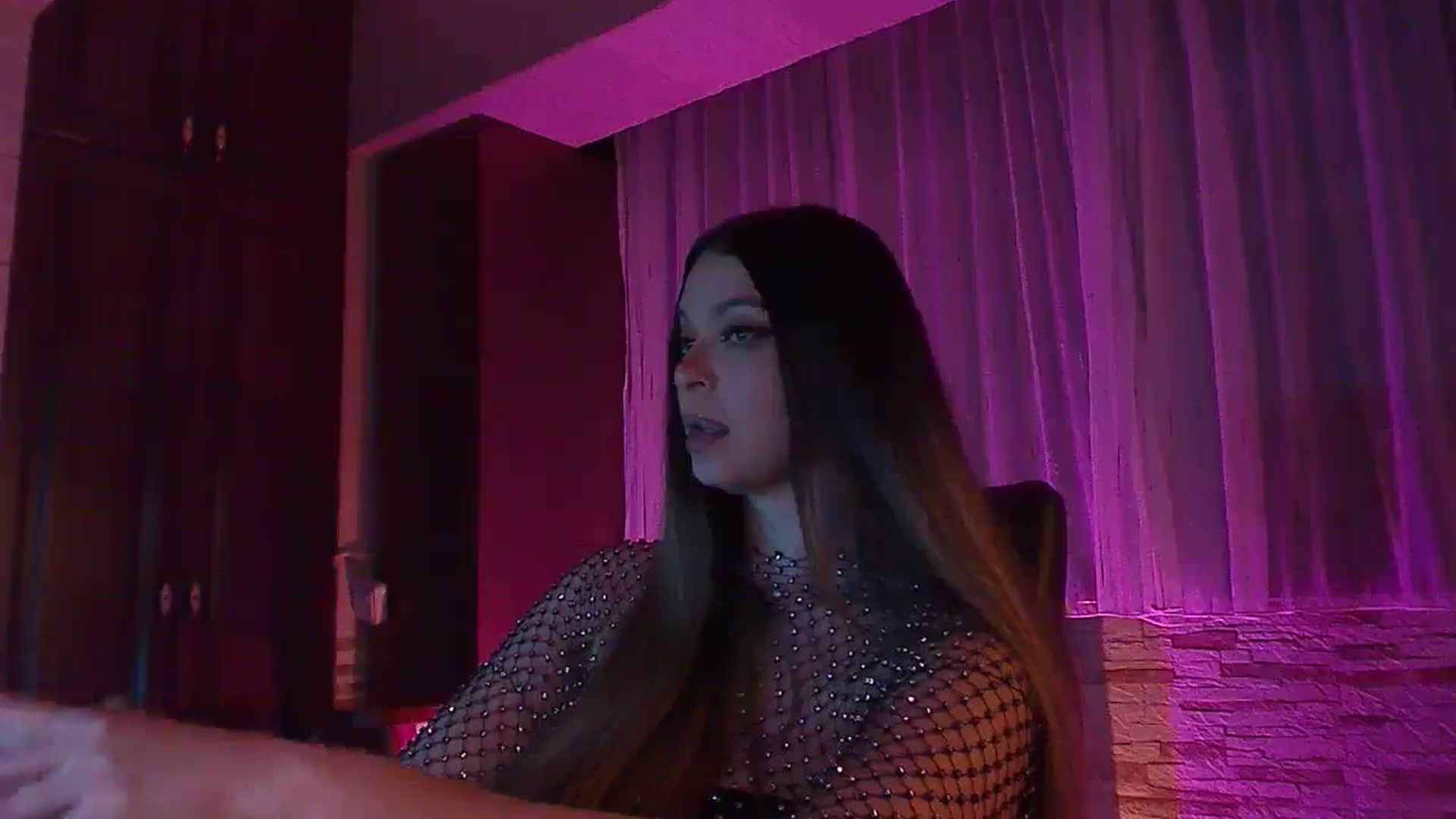 Gallery image thumbnail from No_bo_dy's myfreecams stream on, 04/28/2025, 02:06 image 4 of 20