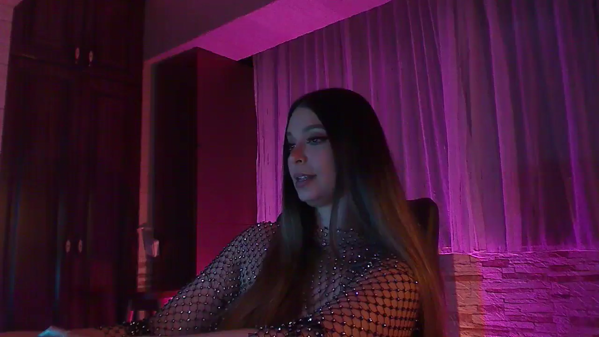 Gallery image thumbnail from No_bo_dy's myfreecams stream on, 04/28/2025, 02:06 image 7 of 20
