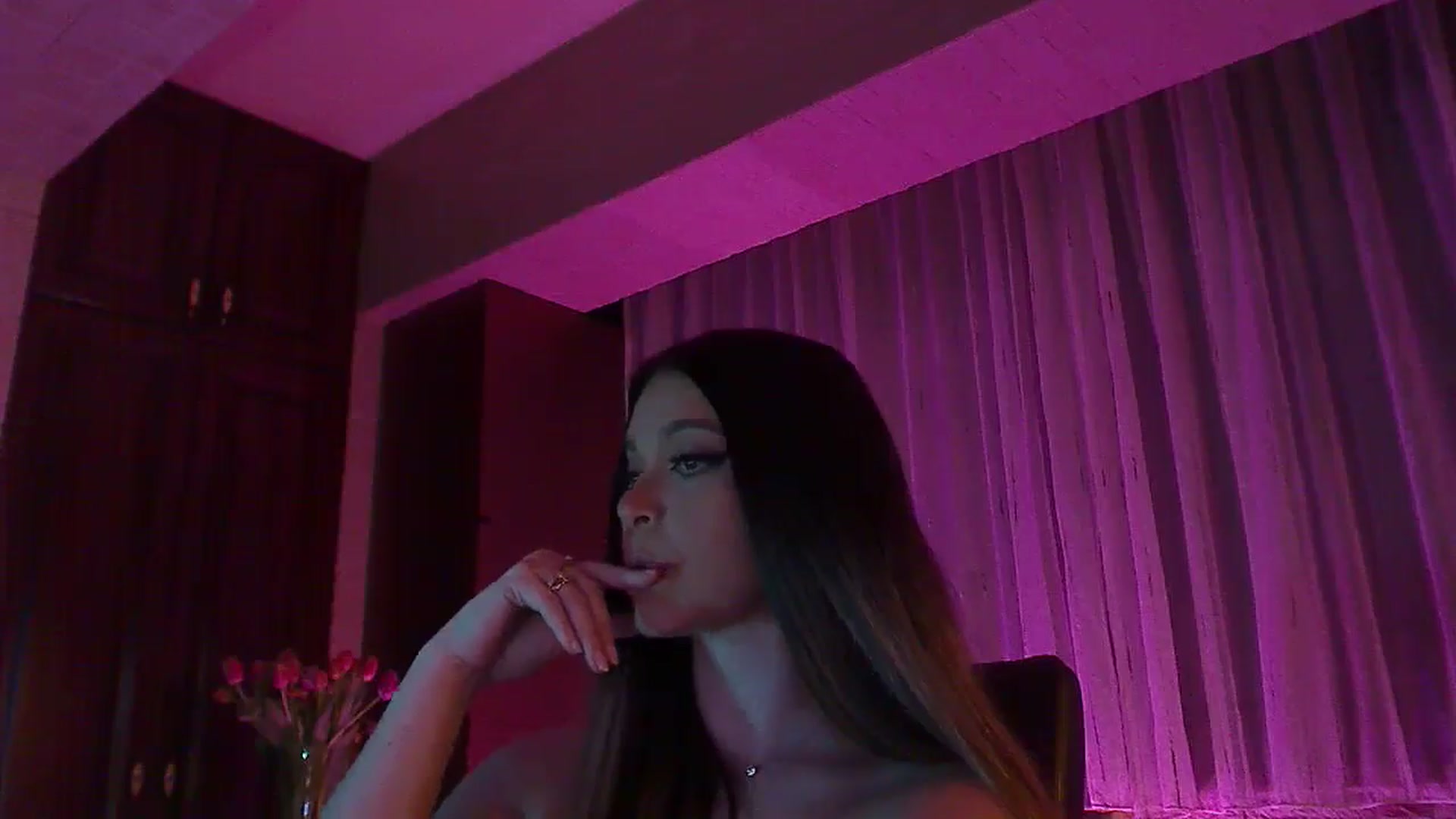 Gallery image thumbnail from No_bo_dy's myfreecams stream on, 05/10/2025, 01:00 image 18 of 20