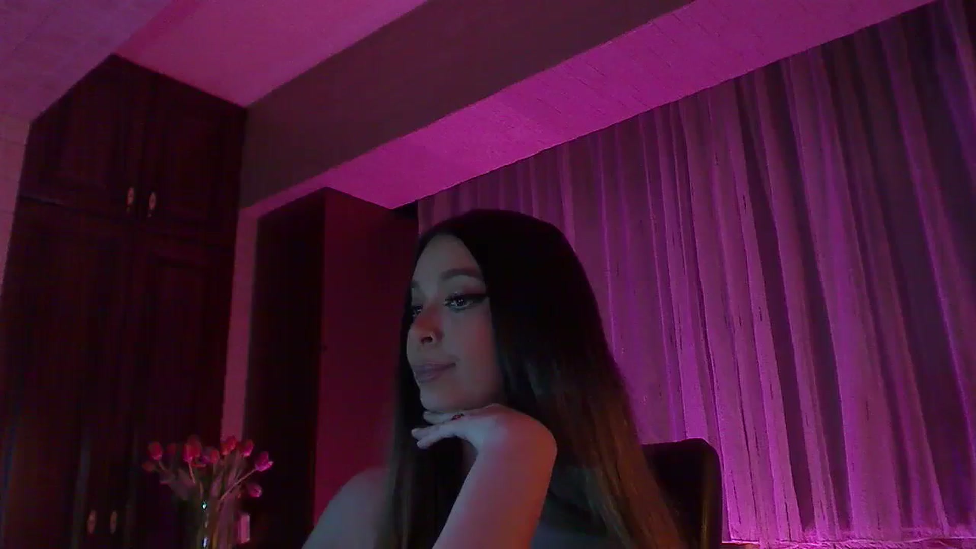 Gallery image thumbnail from No_bo_dy's myfreecams stream on, 05/10/2025, 01:00 image 8 of 20