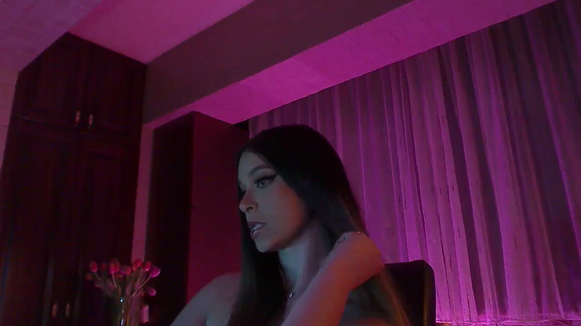 Gallery image thumbnail from No_bo_dy's myfreecams stream on, 05/10/2025, 01:38 image 17 of 20