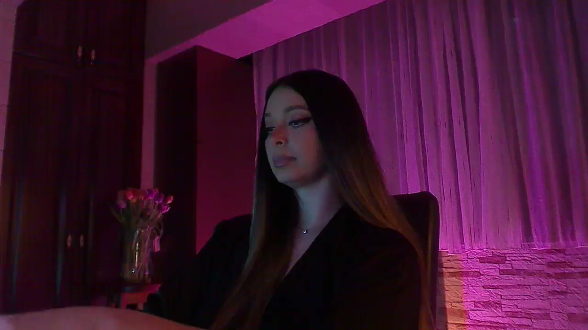 Gallery image thumbnail from No_bo_dy's myfreecams stream on, 05/11/2025, 24:02 image 17 of 20