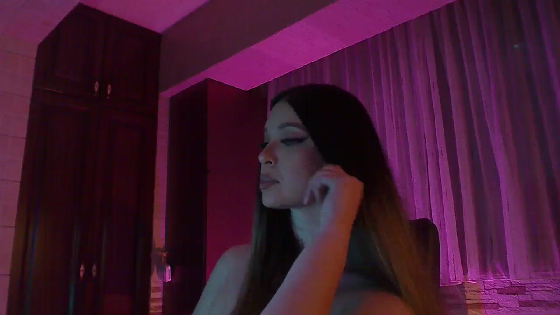 Gallery image thumbnail from No_bo_dy's myfreecams stream on, 05/18/2025, 02:28 image 9 of 20