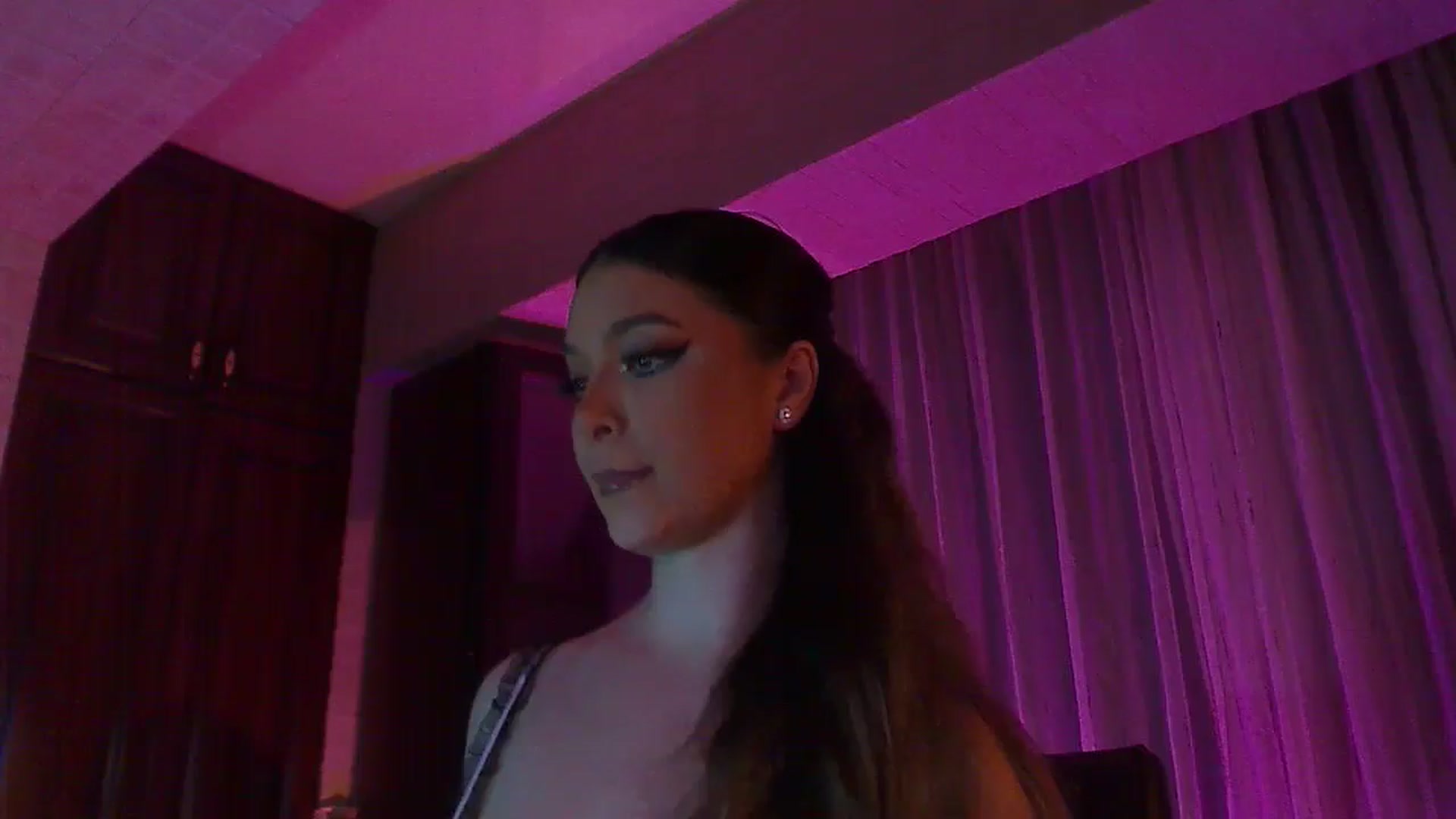 Gallery image thumbnail from No_bo_dy's myfreecams stream on, 06/06/2025, 23:37 image 8 of 20