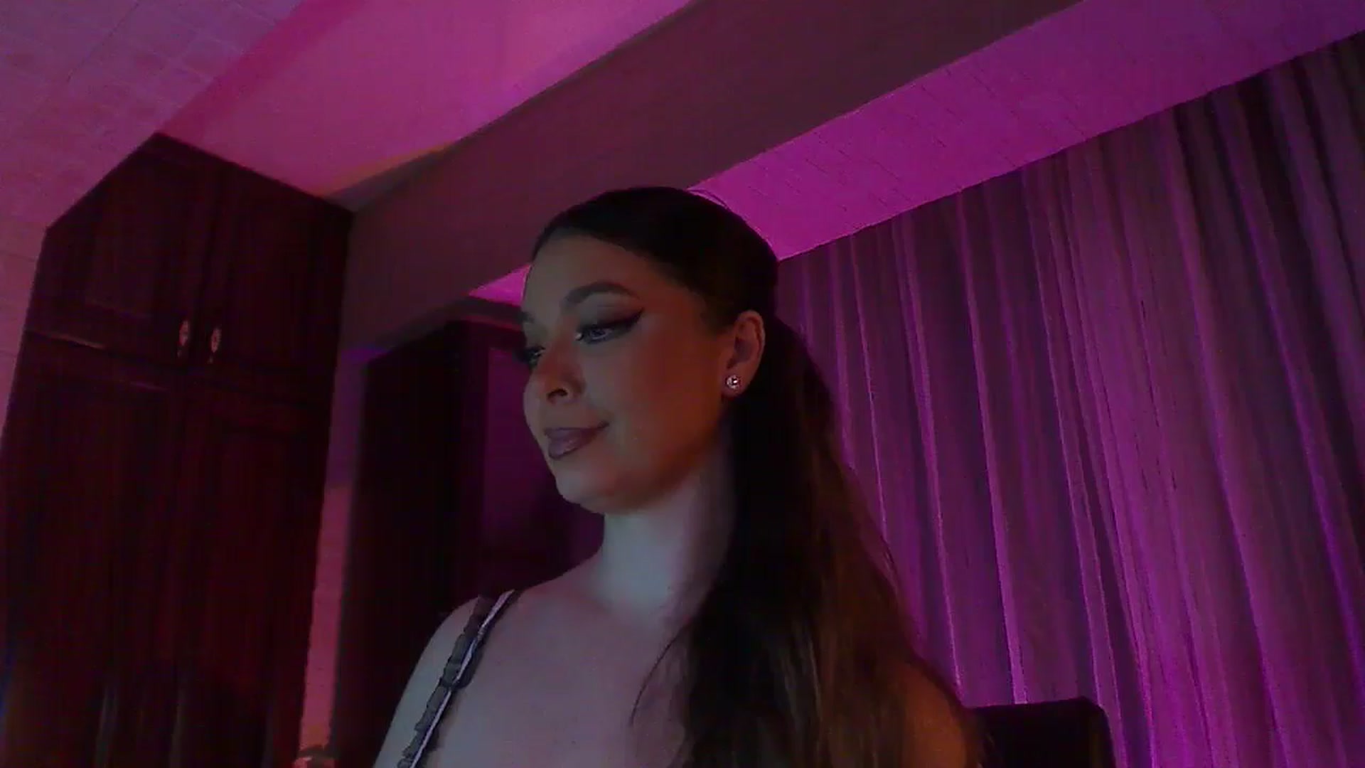 Gallery image thumbnail from No_bo_dy's myfreecams stream on, 06/06/2025, 23:37 image 3 of 20