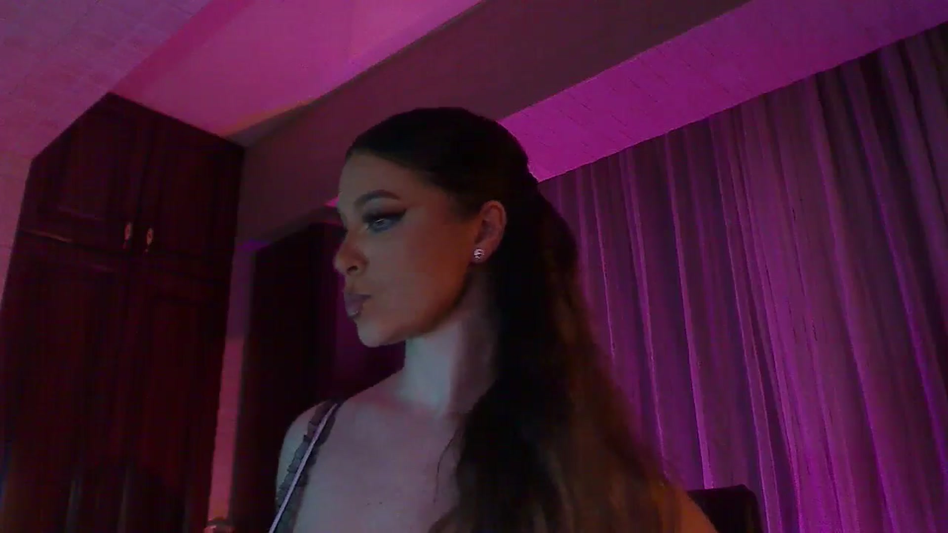 Gallery image thumbnail from No_bo_dy's myfreecams stream on, 06/06/2025, 23:37 image 16 of 20