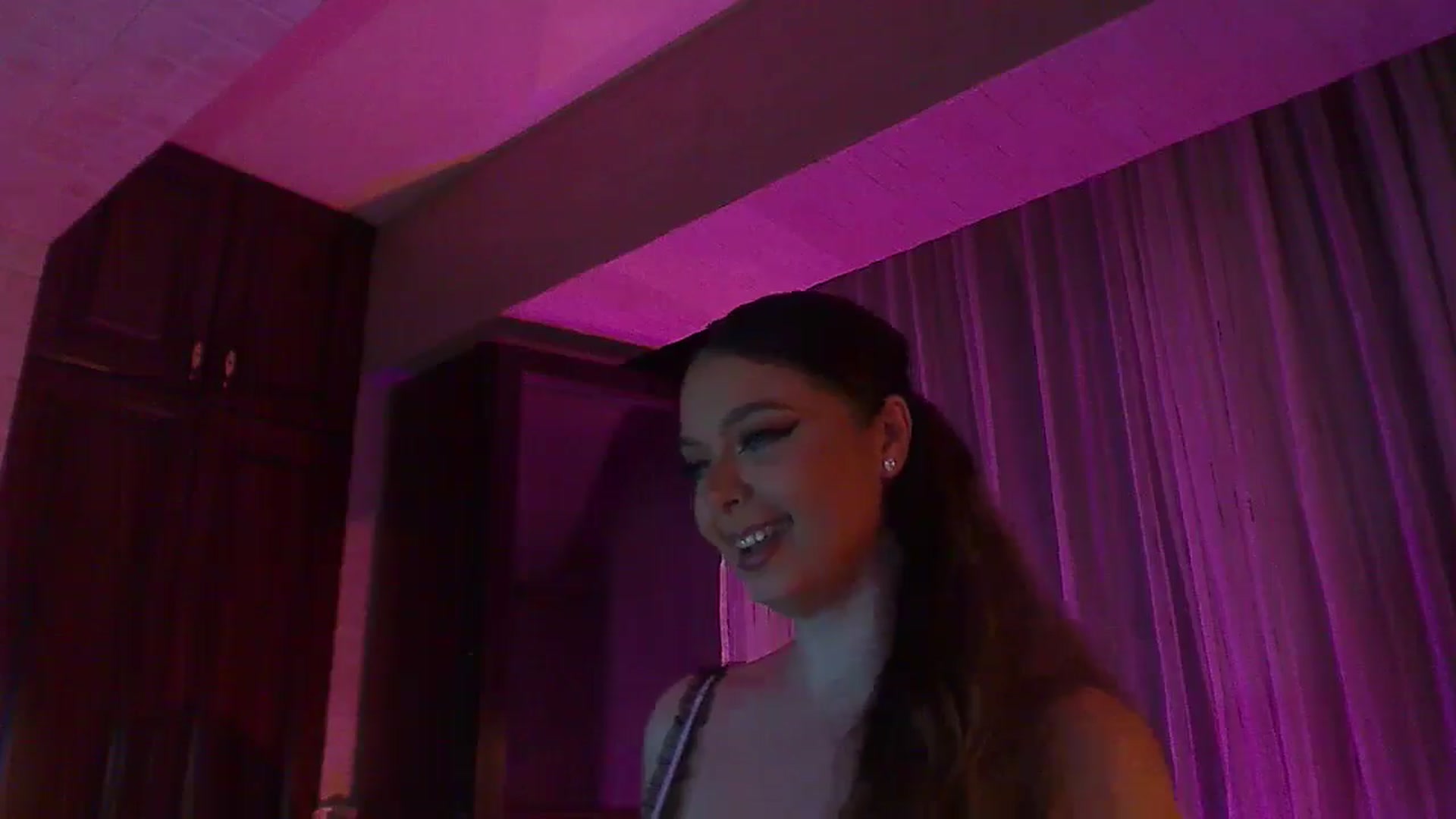 Gallery image thumbnail from No_bo_dy's myfreecams stream on, 06/06/2025, 23:37 image 14 of 20