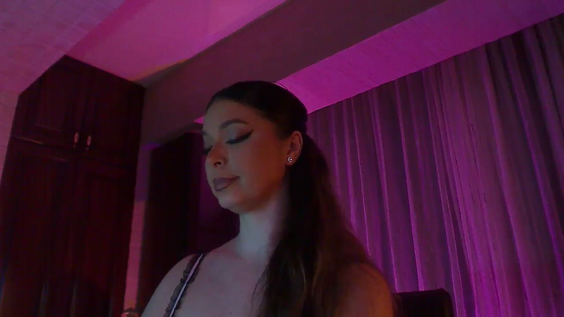Gallery image thumbnail from No_bo_dy's myfreecams stream on, 06/06/2025, 23:37 image 19 of 20