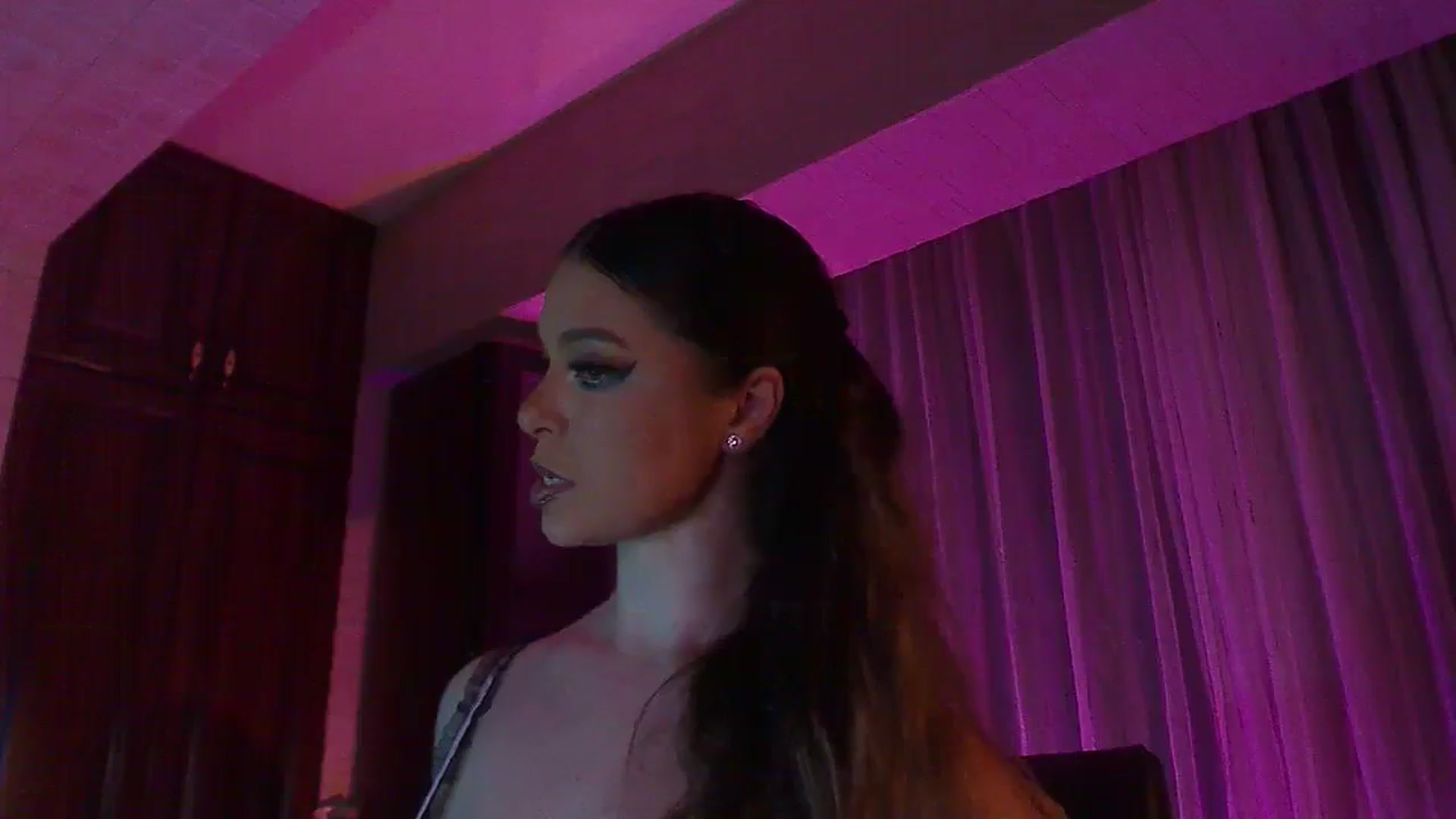 Gallery image thumbnail from No_bo_dy's myfreecams stream on, 06/06/2025, 23:37 image 6 of 20