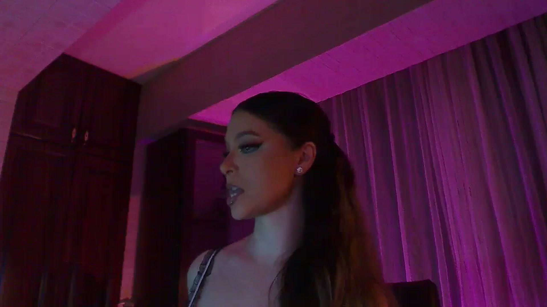 Gallery image thumbnail from No_bo_dy's myfreecams stream on, 06/06/2025, 23:37 image 12 of 20