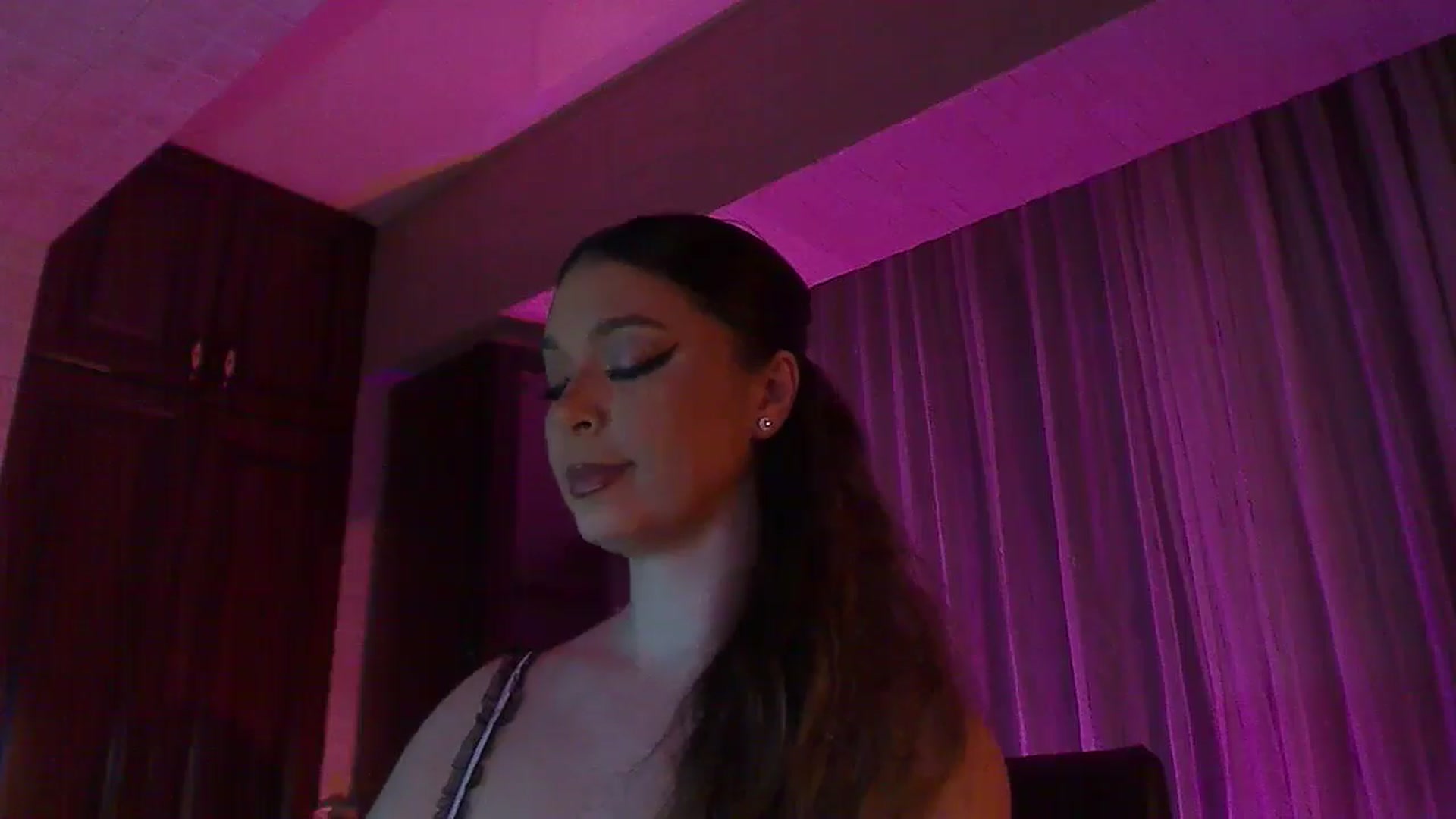 Gallery image thumbnail from No_bo_dy's myfreecams stream on, 06/06/2025, 23:37 image 9 of 20