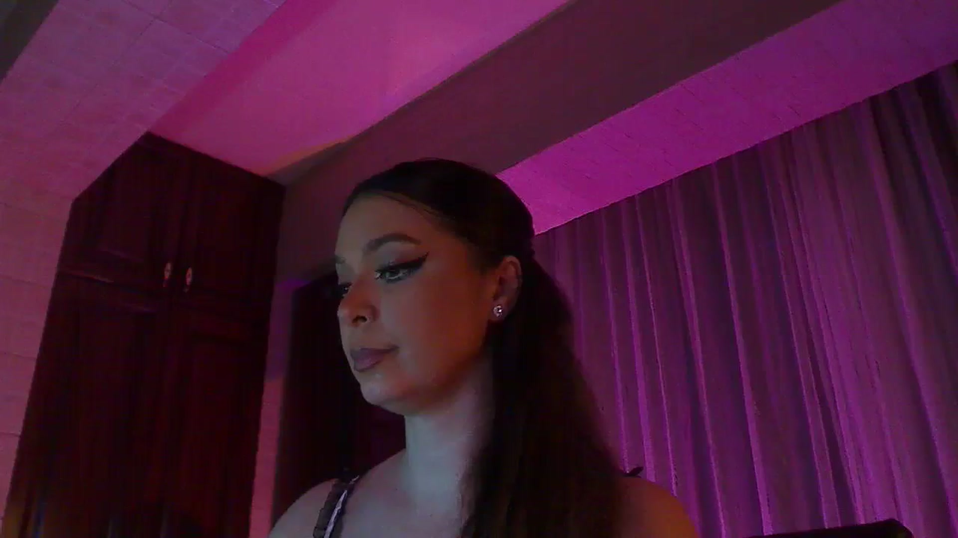 Gallery image thumbnail from No_bo_dy's myfreecams stream on, 06/07/2025, 01:04 image 18 of 20