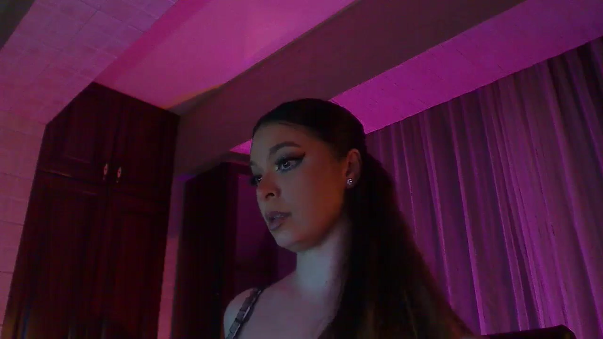 Gallery image thumbnail from No_bo_dy's myfreecams stream on, 06/07/2025, 01:04 image 17 of 20
