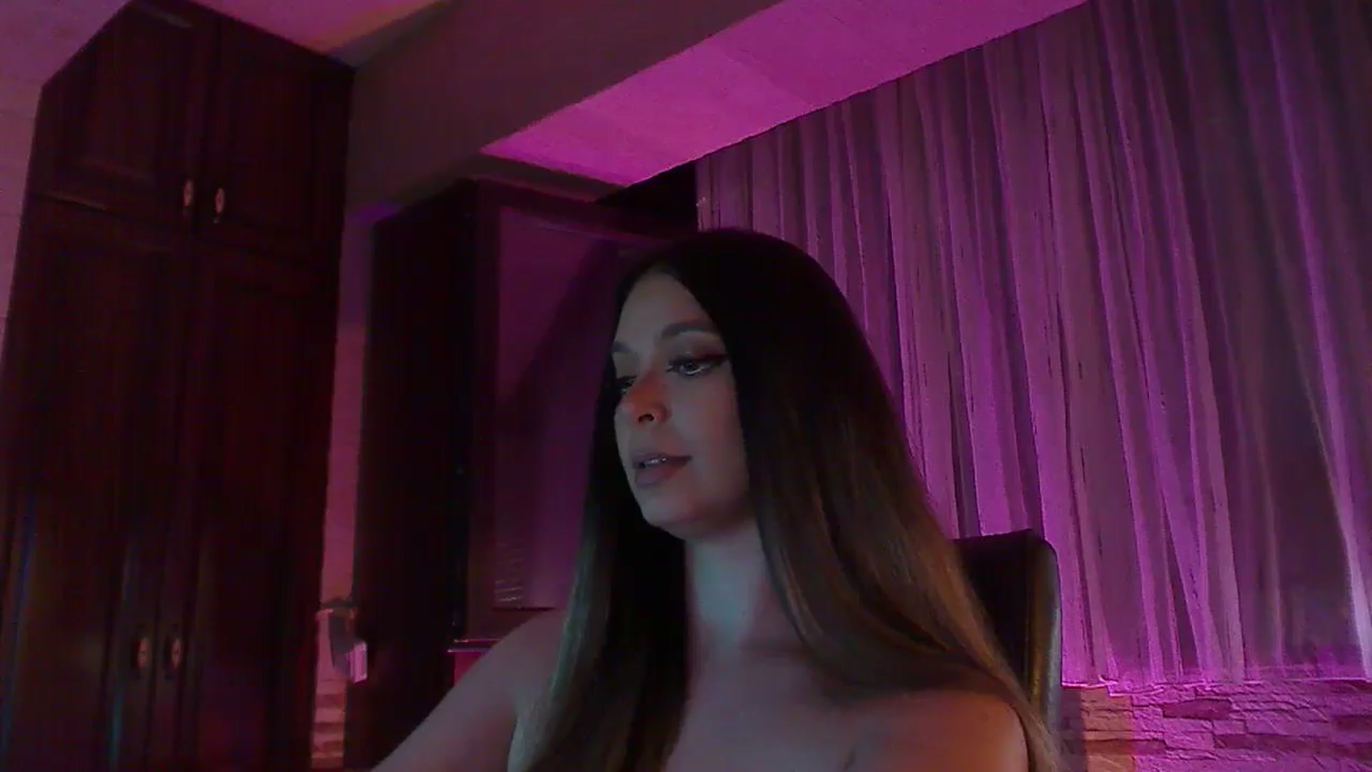 Gallery image thumbnail from No_bo_dy's myfreecams stream on, 06/08/2025, 03:08 image 18 of 20