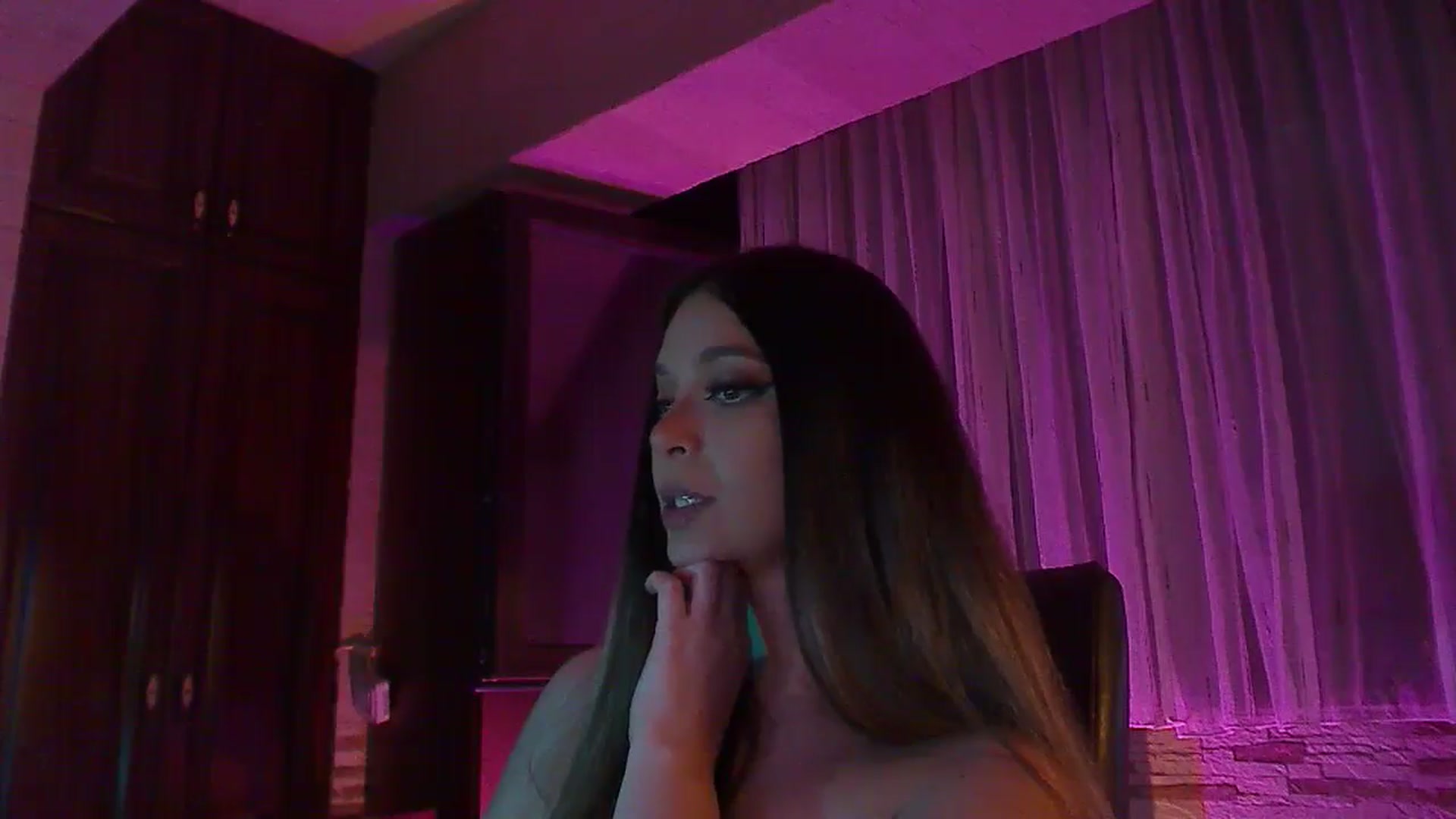 Gallery image thumbnail from No_bo_dy's myfreecams stream on, 06/08/2025, 03:08 image 4 of 20