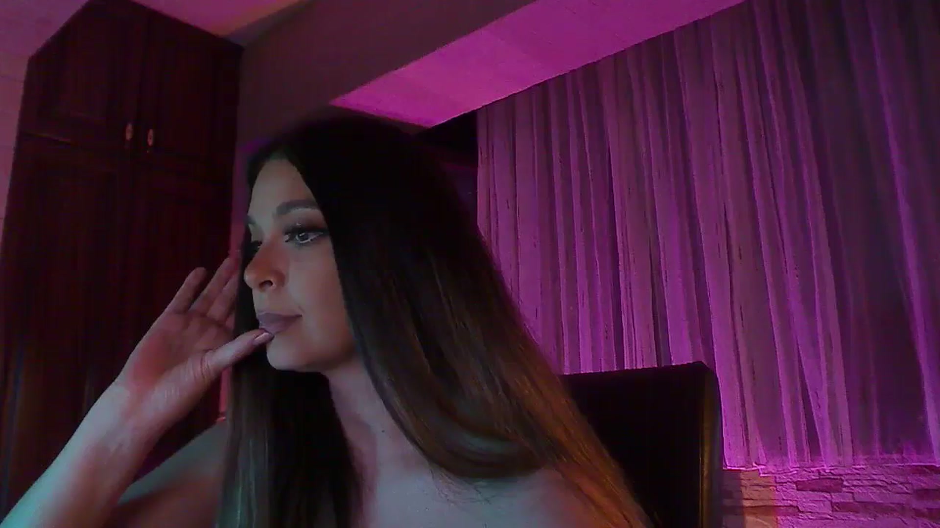 Gallery image thumbnail from No_bo_dy's myfreecams stream on, 06/08/2025, 03:08 image 5 of 20
