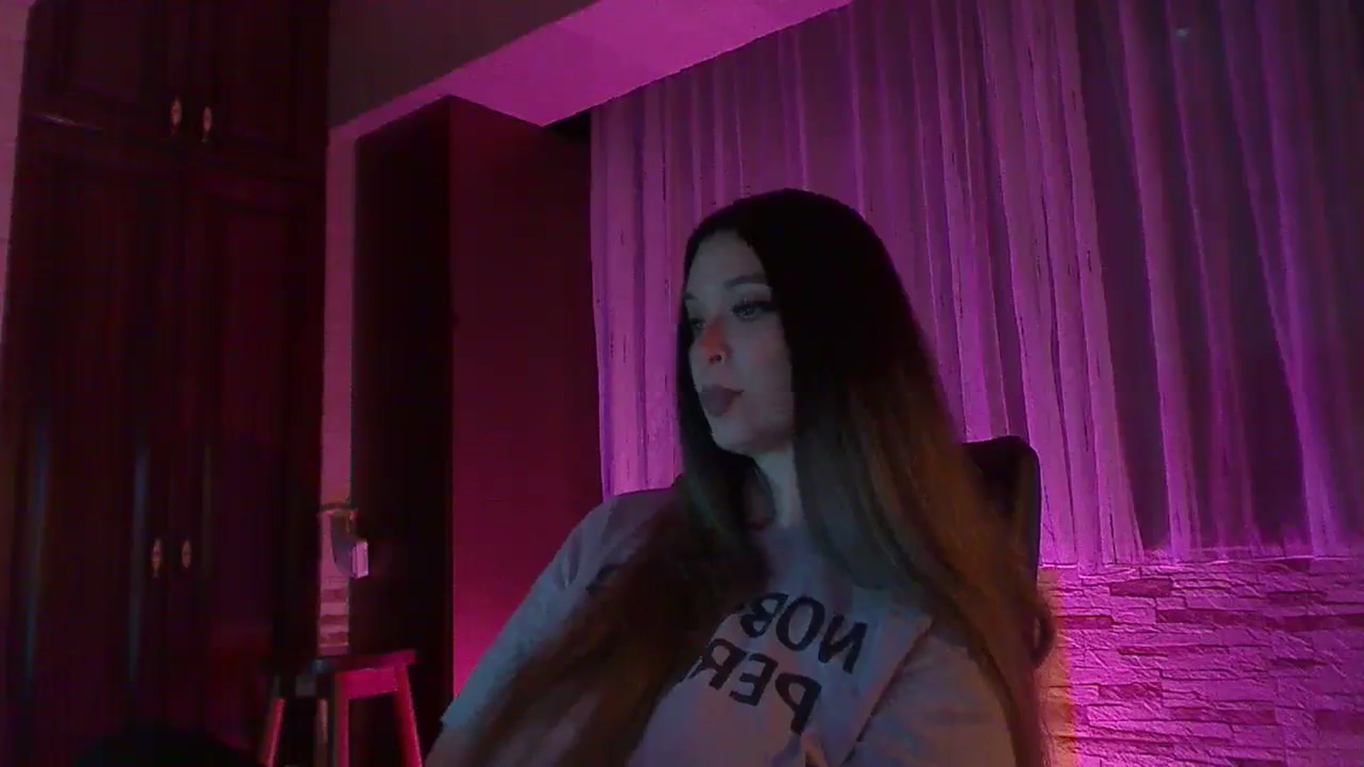 Gallery image thumbnail from No_bo_dy's myfreecams stream on, 06/15/2025, 02:43 image 9 of 20