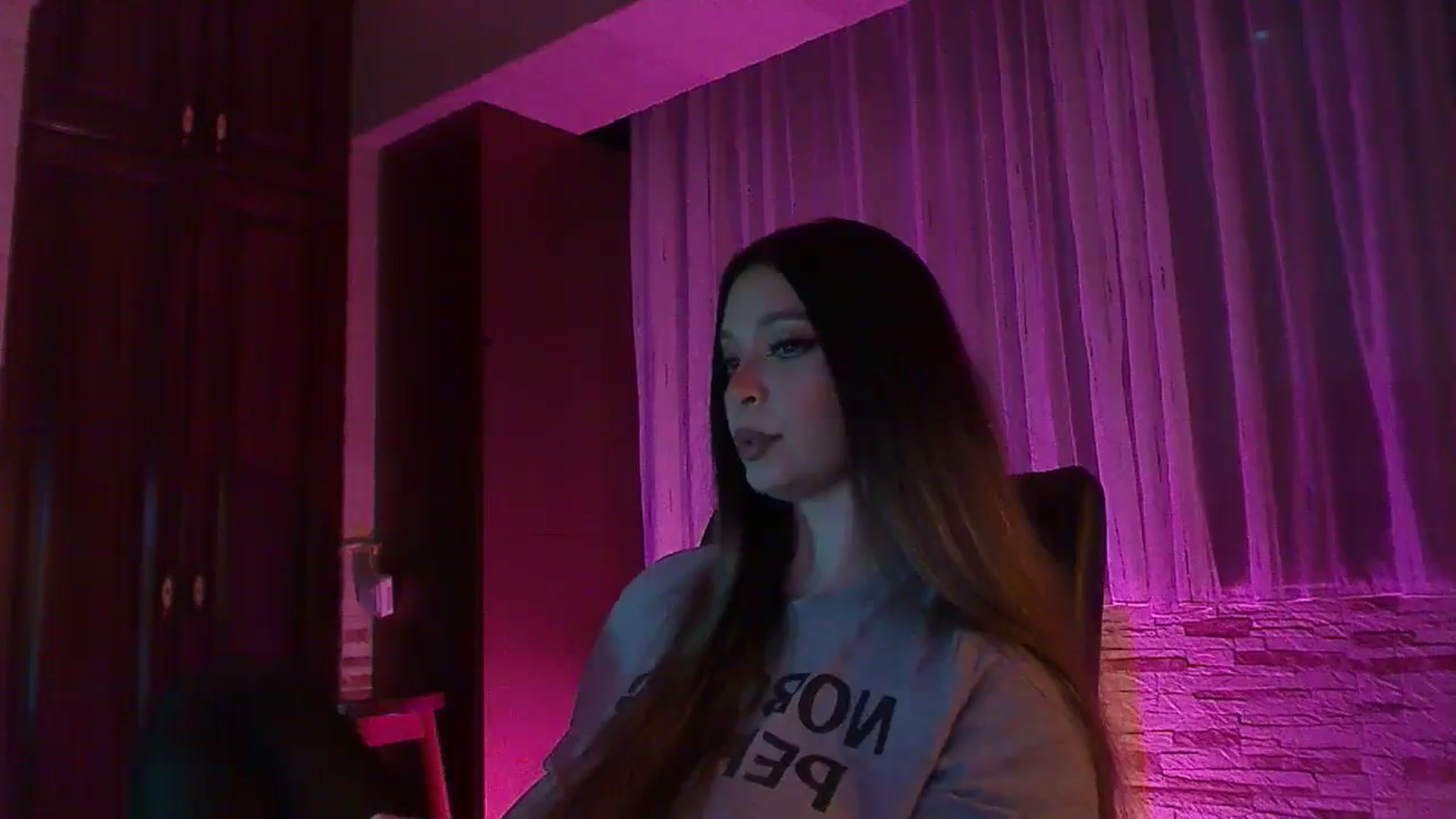 Gallery image thumbnail from No_bo_dy's myfreecams stream on, 06/15/2025, 02:43 image 3 of 20