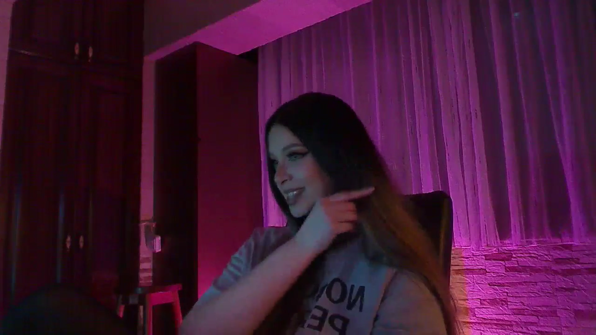 Gallery image thumbnail from No_bo_dy's myfreecams stream on, 06/15/2025, 02:43 image 4 of 20