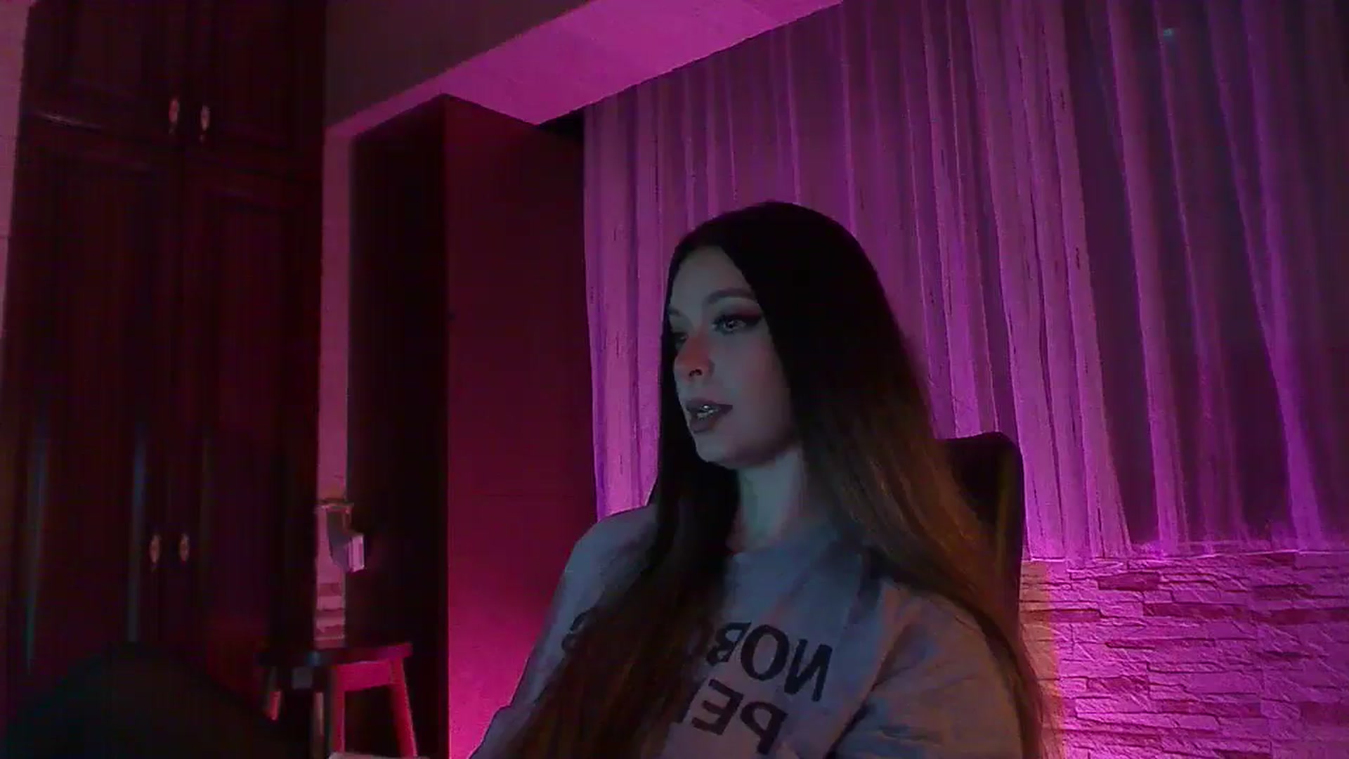 Gallery image thumbnail from No_bo_dy's myfreecams stream on, 06/15/2025, 02:43 image 2 of 20