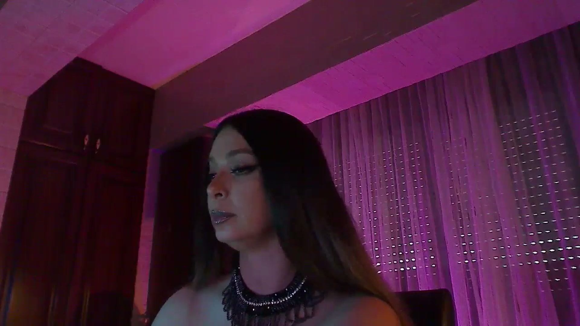 Gallery image thumbnail from No_bo_dy's myfreecams stream on, 06/22/2025, 03:45 image 17 of 20