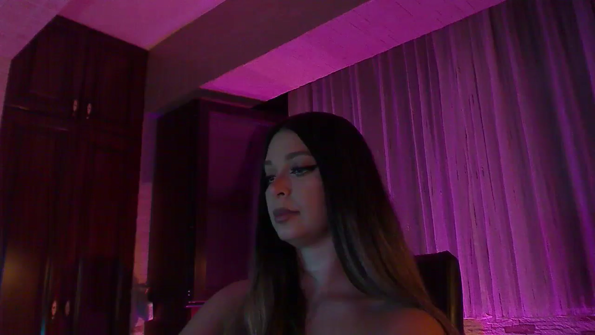 Gallery image thumbnail from No_bo_dy's myfreecams stream on, 07/07/2025, 24:02 image 13 of 20