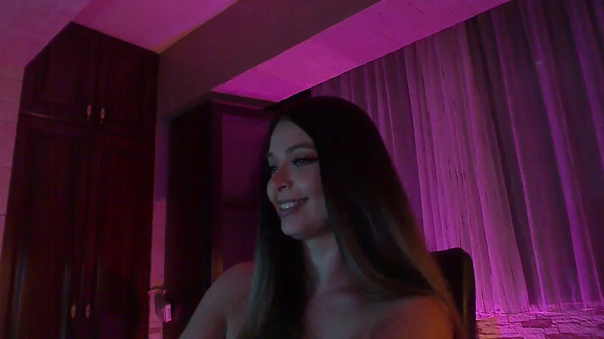 Gallery image thumbnail from No_bo_dy's myfreecams stream on, 07/19/2025, 02:09 image 4 of 20