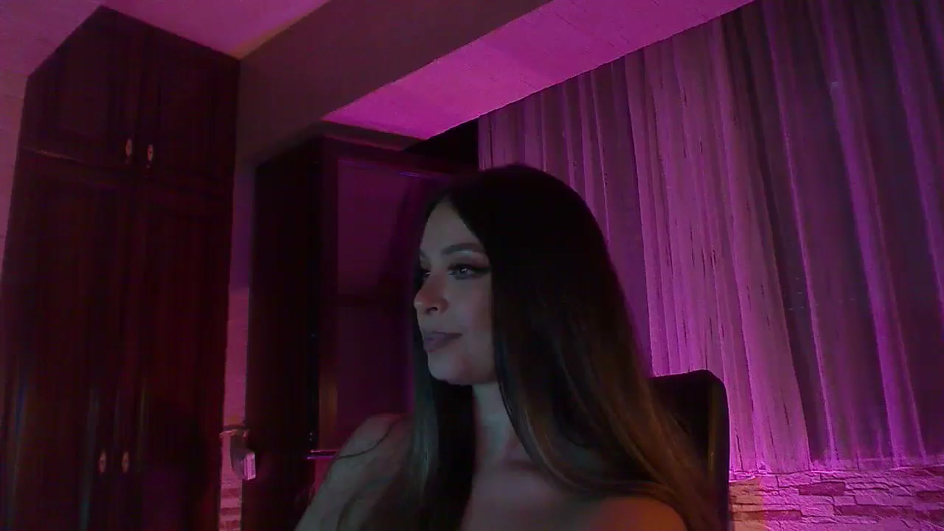Gallery image thumbnail from No_bo_dy's myfreecams stream on, 07/19/2025, 03:15 image 1 of 20