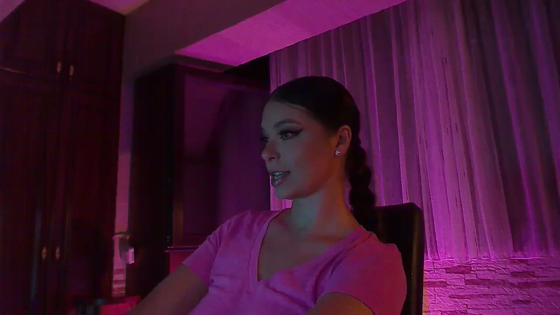 Gallery image thumbnail from No_bo_dy's myfreecams stream on, 07/21/2025, 01:23 image 17 of 20