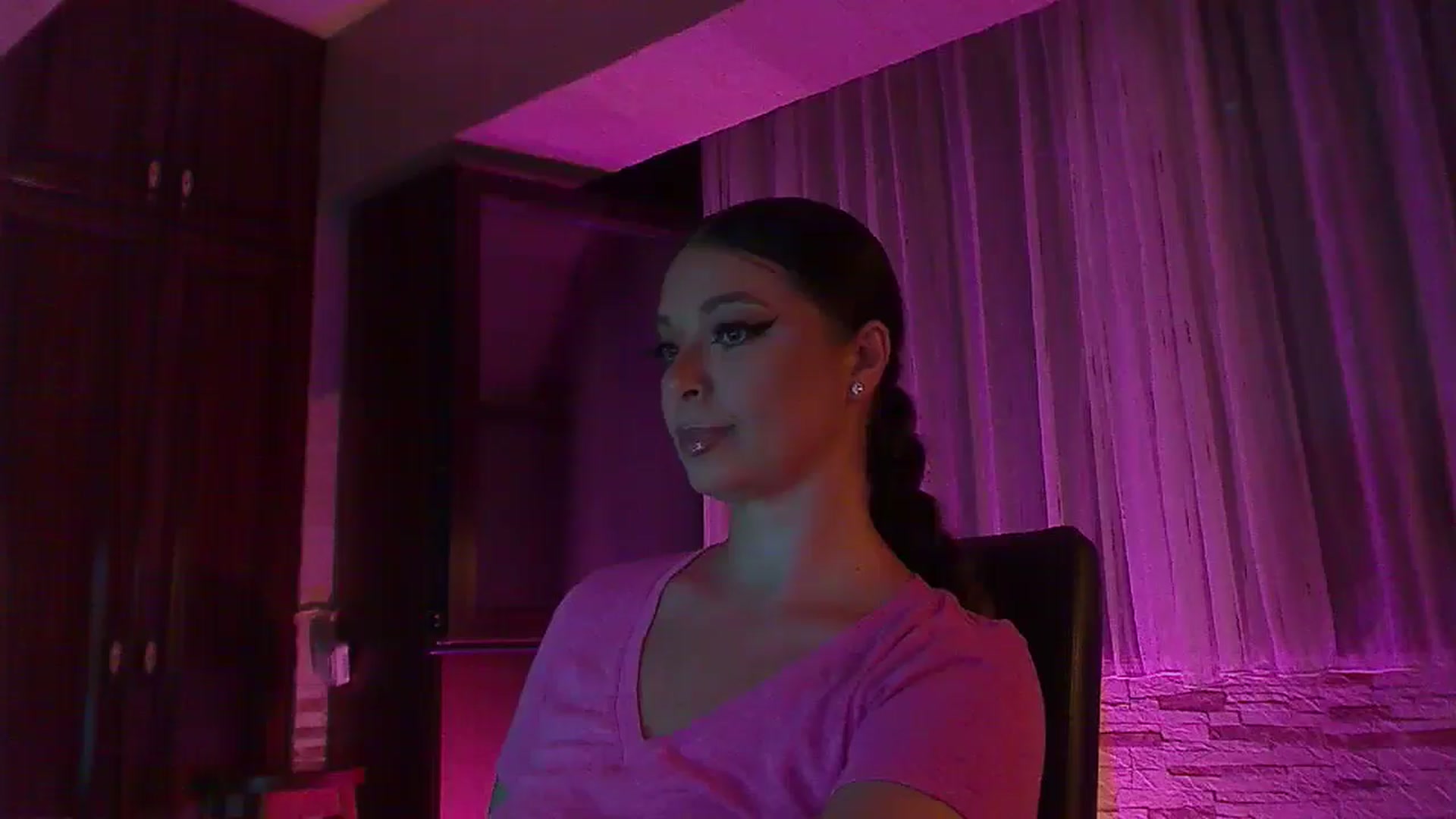 Gallery image thumbnail from No_bo_dy's myfreecams stream on, 07/21/2025, 01:23 image 4 of 20