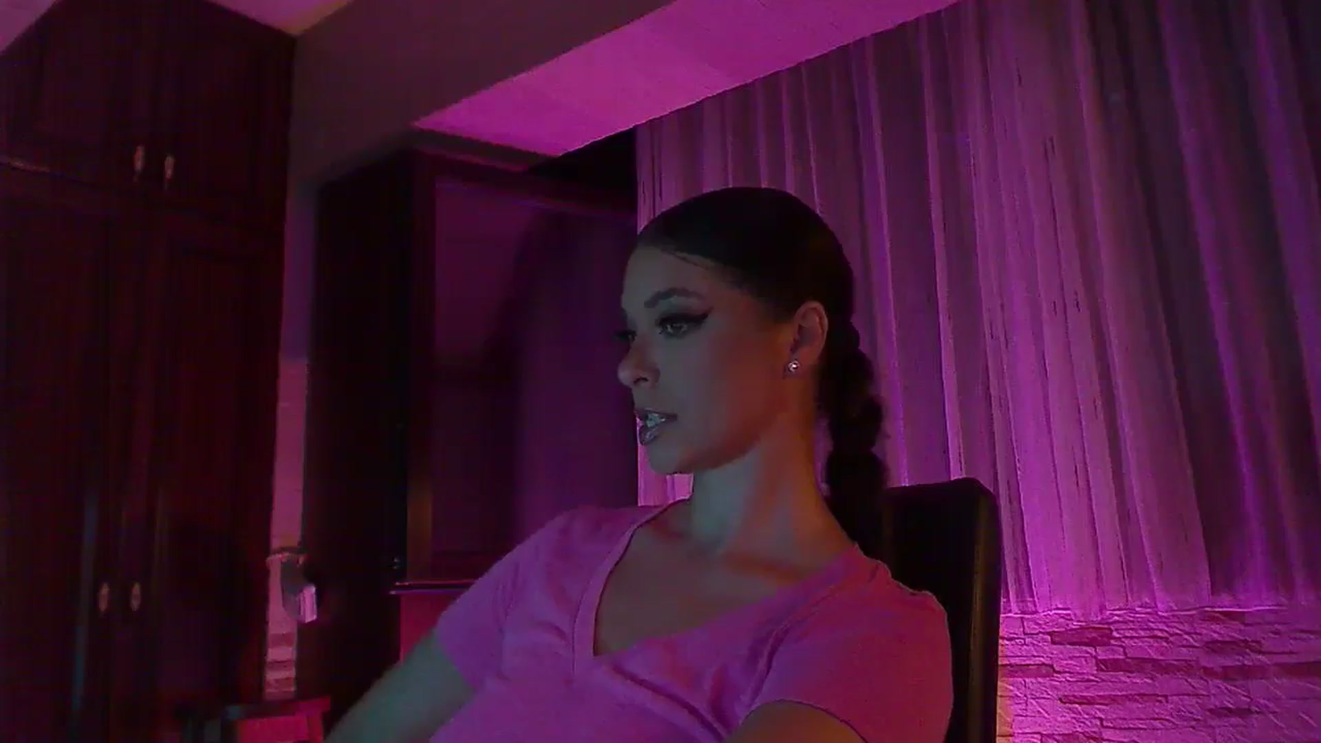 Gallery image thumbnail from No_bo_dy's myfreecams stream on, 07/21/2025, 01:23 image 16 of 20