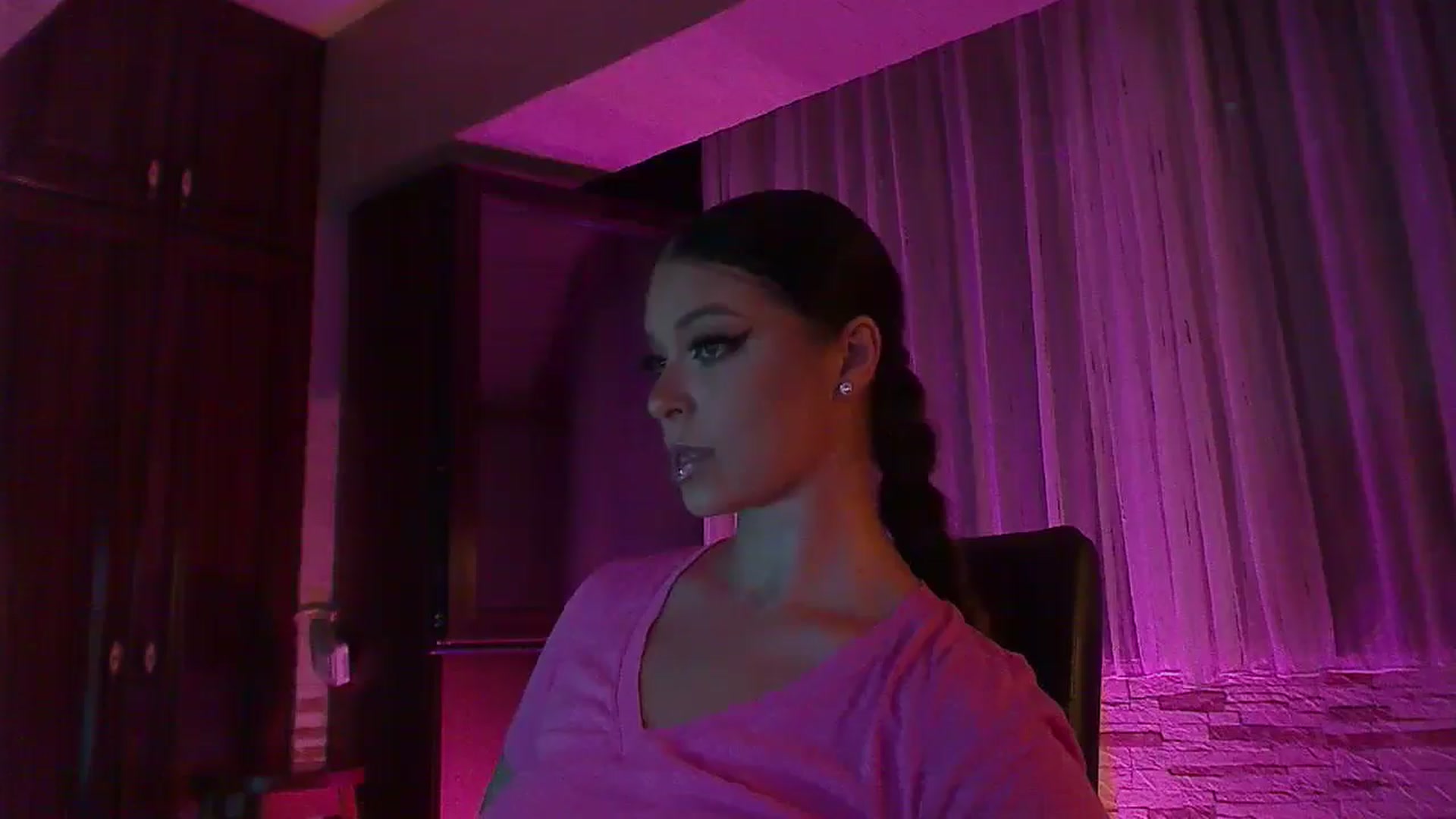 Gallery image thumbnail from No_bo_dy's myfreecams stream on, 07/21/2025, 01:23 image 3 of 20