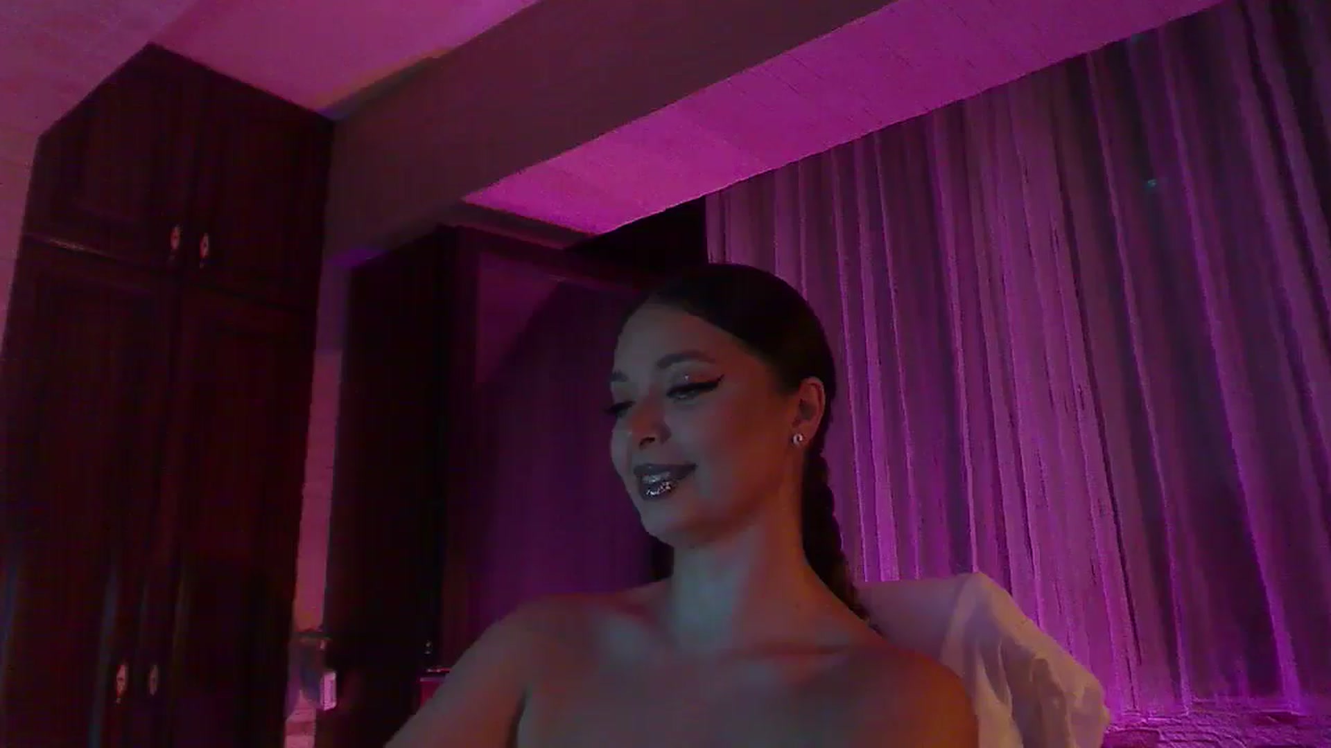 Gallery image thumbnail from No_bo_dy's myfreecams stream on, 07/25/2025, 23:31 image 4 of 20