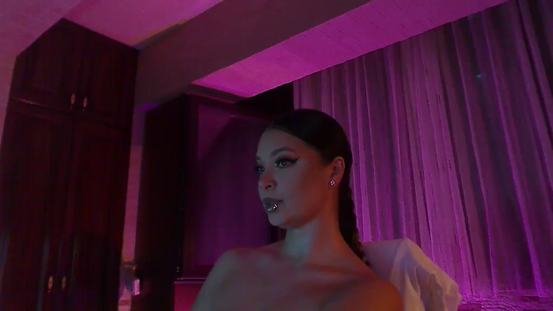 Gallery image thumbnail from No_bo_dy's myfreecams stream on, 07/25/2025, 23:31 image 5 of 20