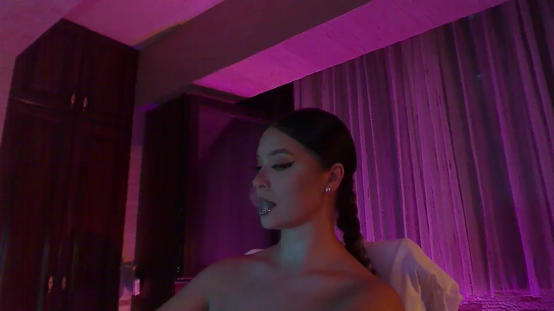 Gallery image thumbnail from No_bo_dy's myfreecams stream on, 07/25/2025, 23:31 image 13 of 20