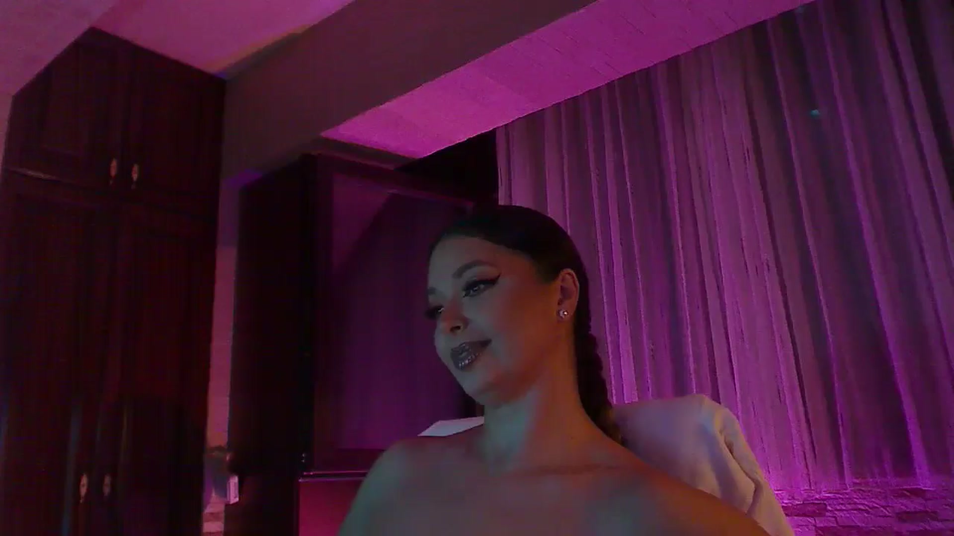 Gallery image thumbnail from No_bo_dy's myfreecams stream on, 07/26/2025, 01:46 image 4 of 20