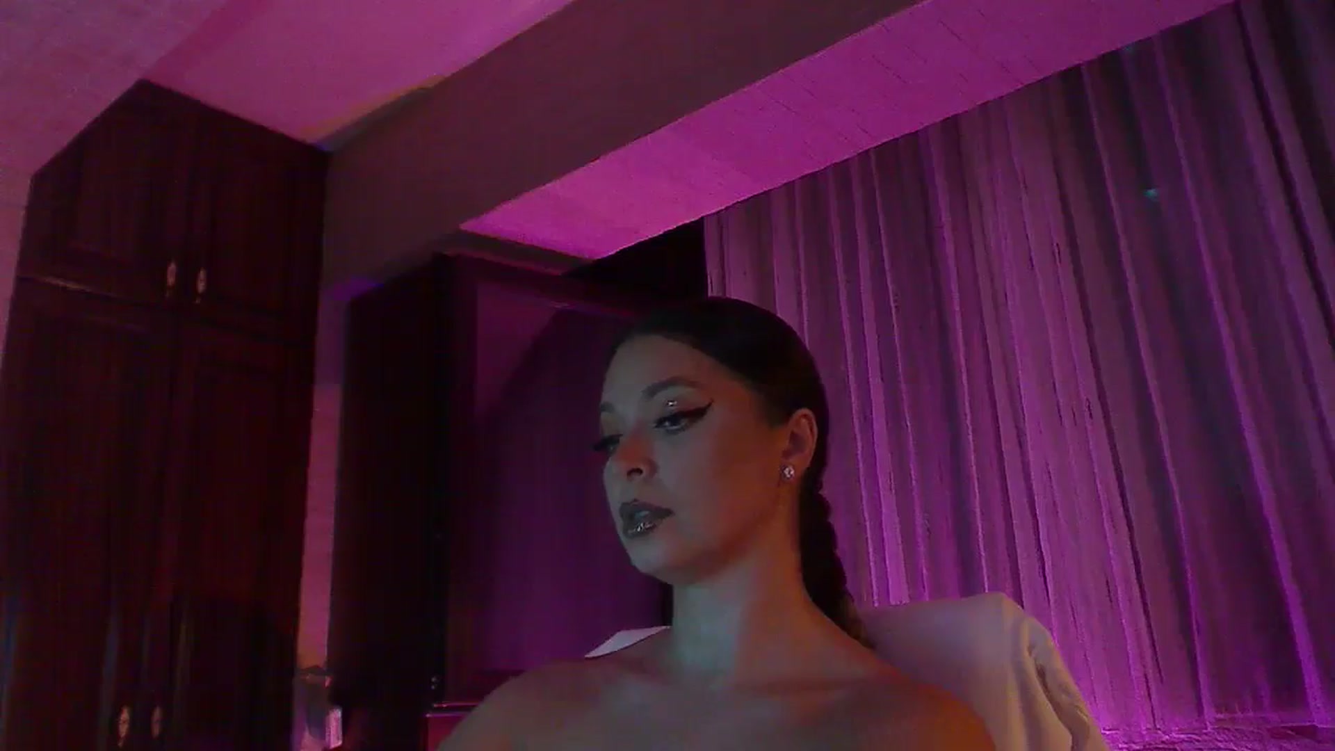 Gallery image thumbnail from No_bo_dy's myfreecams stream on, 07/26/2025, 01:46 image 11 of 20