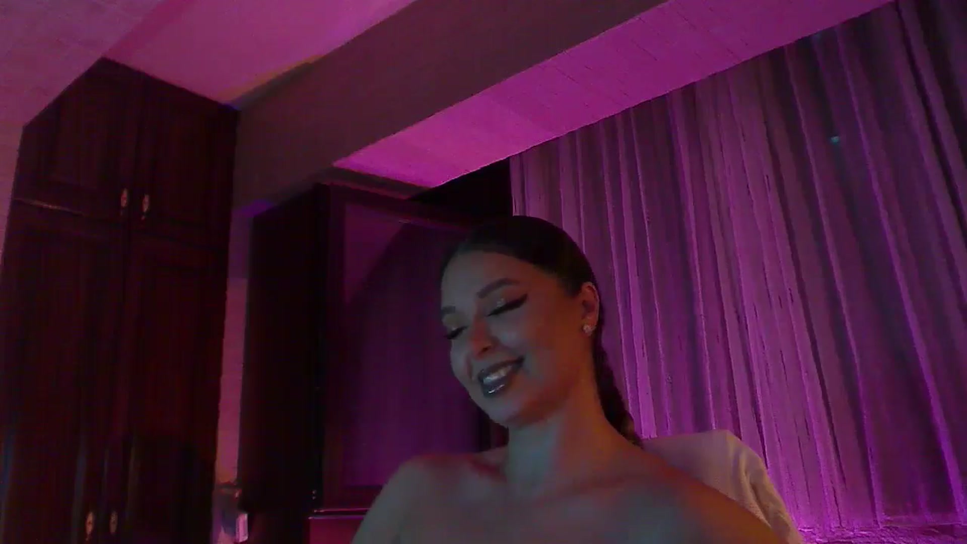 Gallery image thumbnail from No_bo_dy's myfreecams stream on, 07/26/2025, 01:46 image 10 of 20