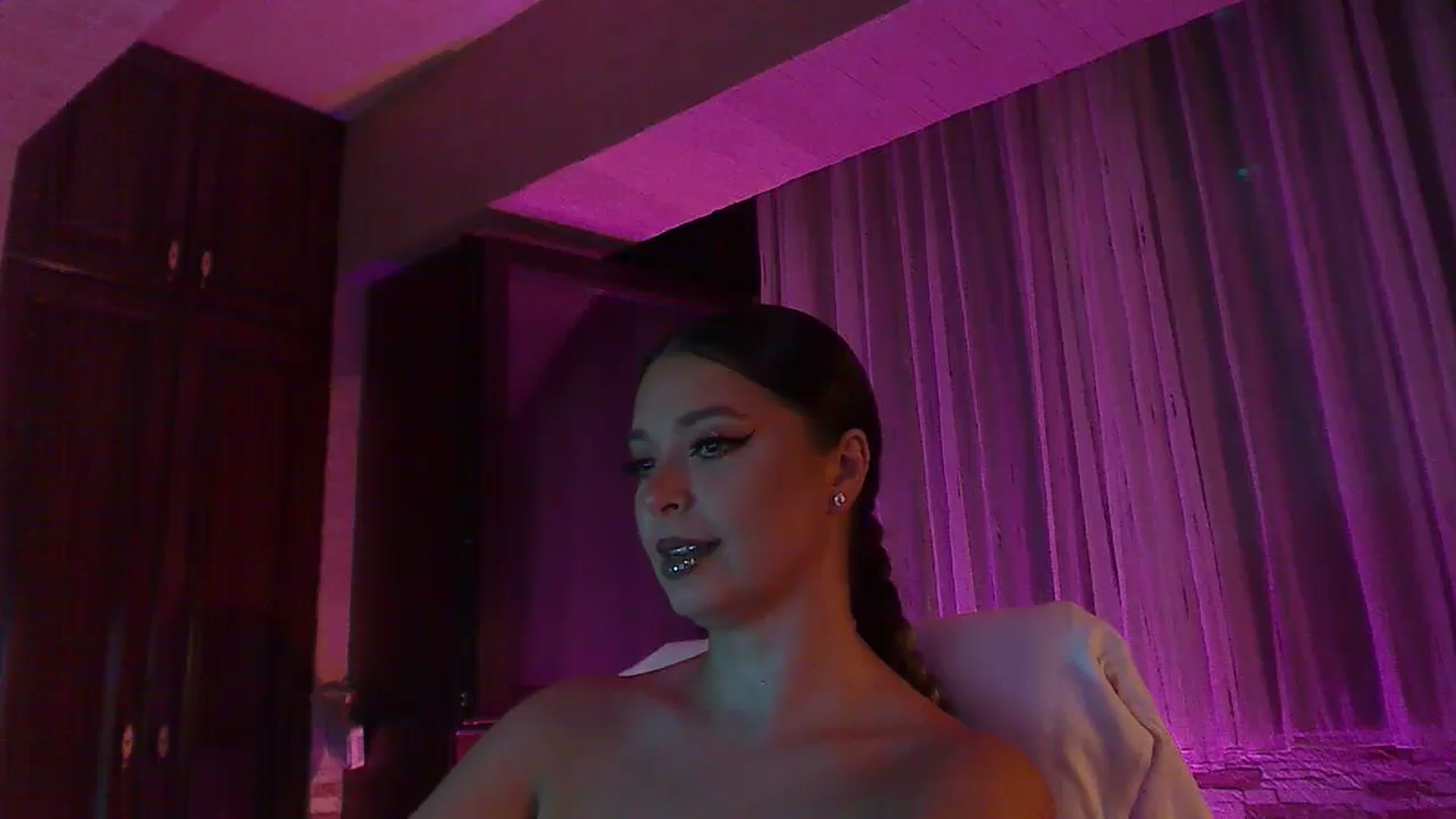 Gallery image thumbnail from No_bo_dy's myfreecams stream on, 07/26/2025, 01:46 image 3 of 20