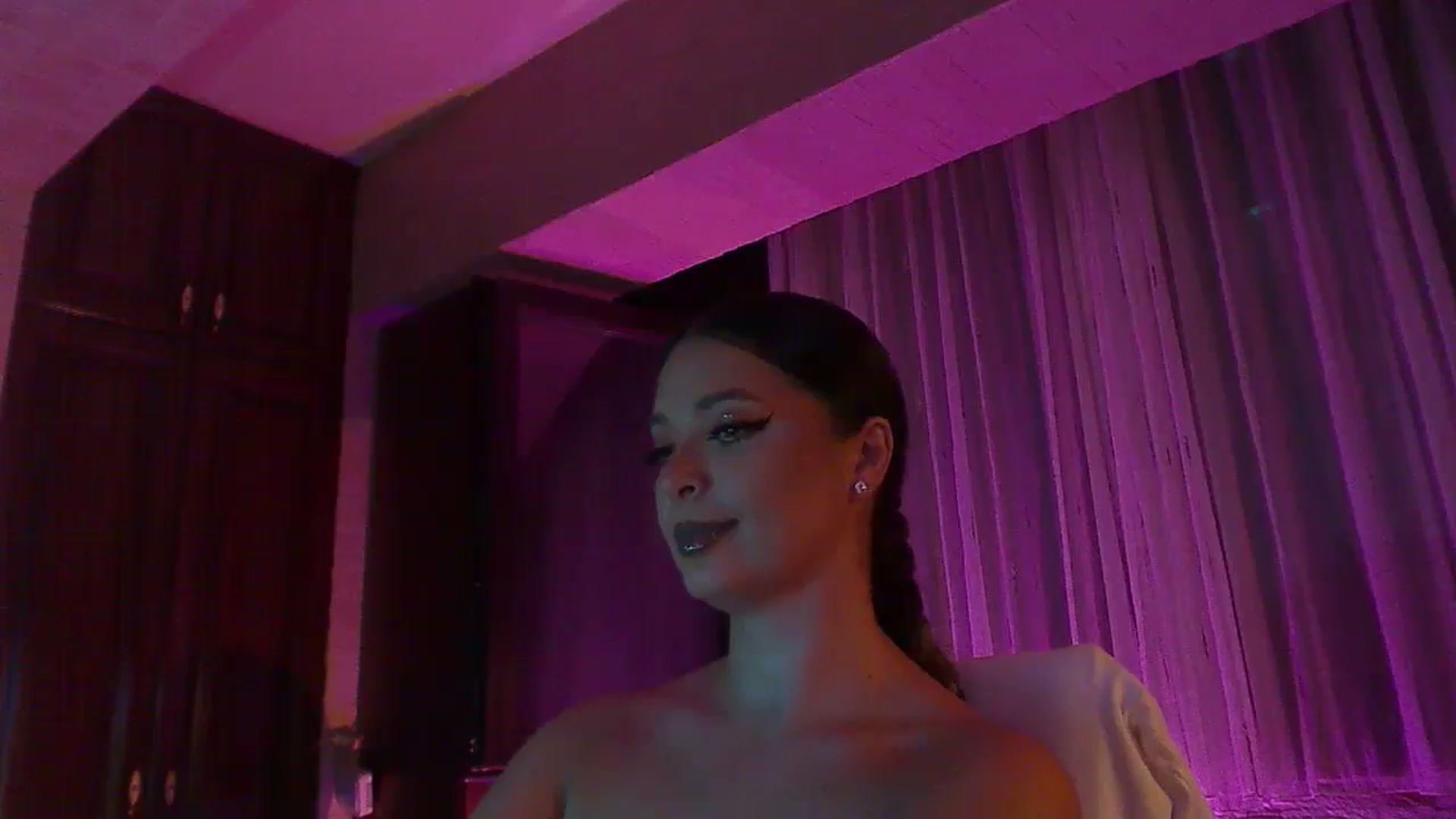 Gallery image thumbnail from No_bo_dy's myfreecams stream on, 07/26/2025, 01:46 image 16 of 20