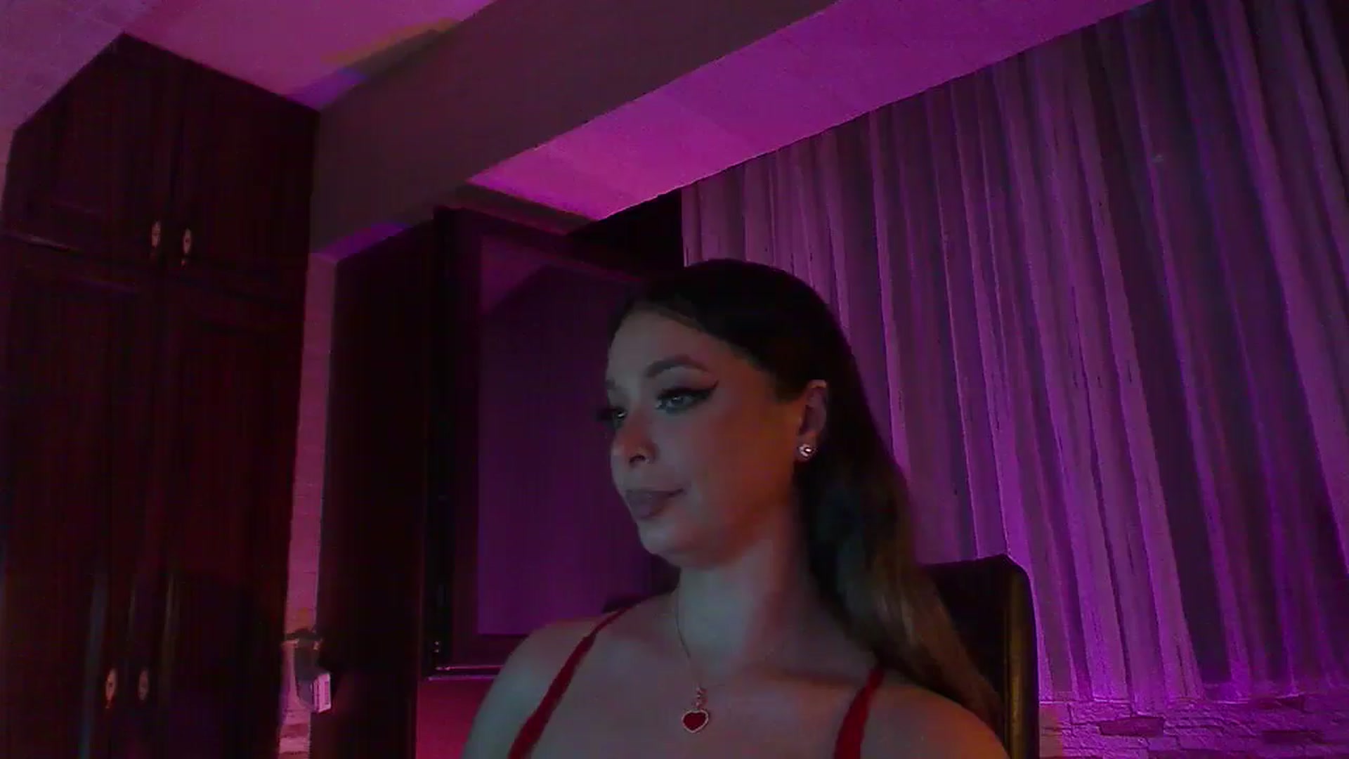 Gallery image thumbnail from No_bo_dy's myfreecams stream on, 08/03/2025, 03:12 image 1 of 20