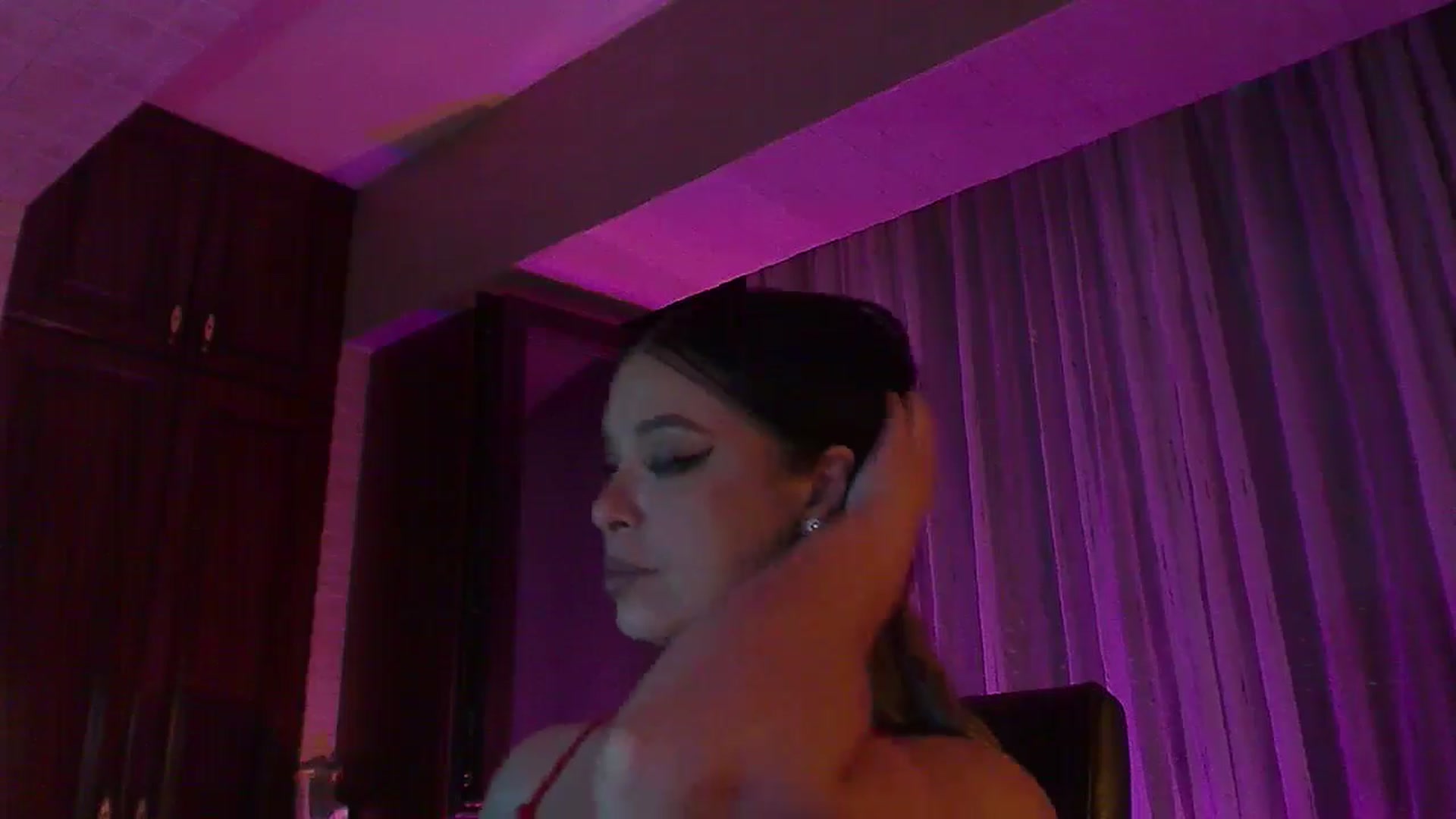 Gallery image thumbnail from No_bo_dy's myfreecams stream on, 08/03/2025, 03:12 image 15 of 20