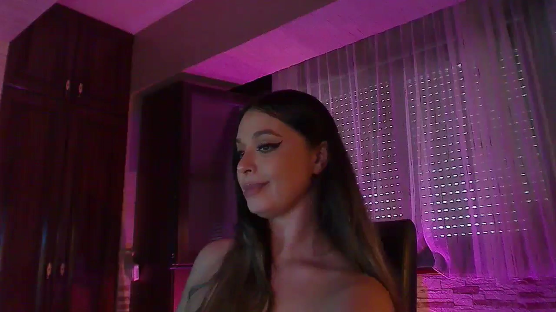 Gallery image thumbnail from No_bo_dy's myfreecams stream on, 08/17/2025, 07:50 image 7 of 20