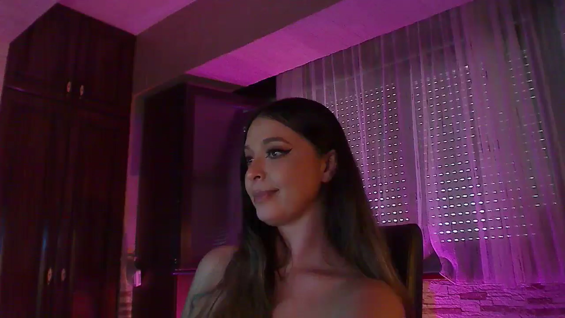 Gallery image thumbnail from No_bo_dy's myfreecams stream on, 08/17/2025, 07:50 image 15 of 20