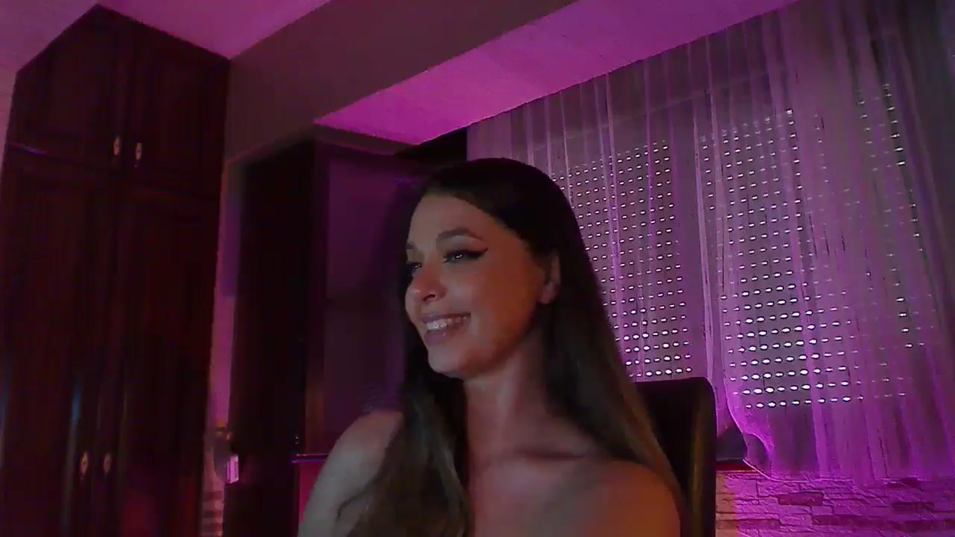 Gallery image thumbnail from No_bo_dy's myfreecams stream on, 08/17/2025, 07:50 image 3 of 20