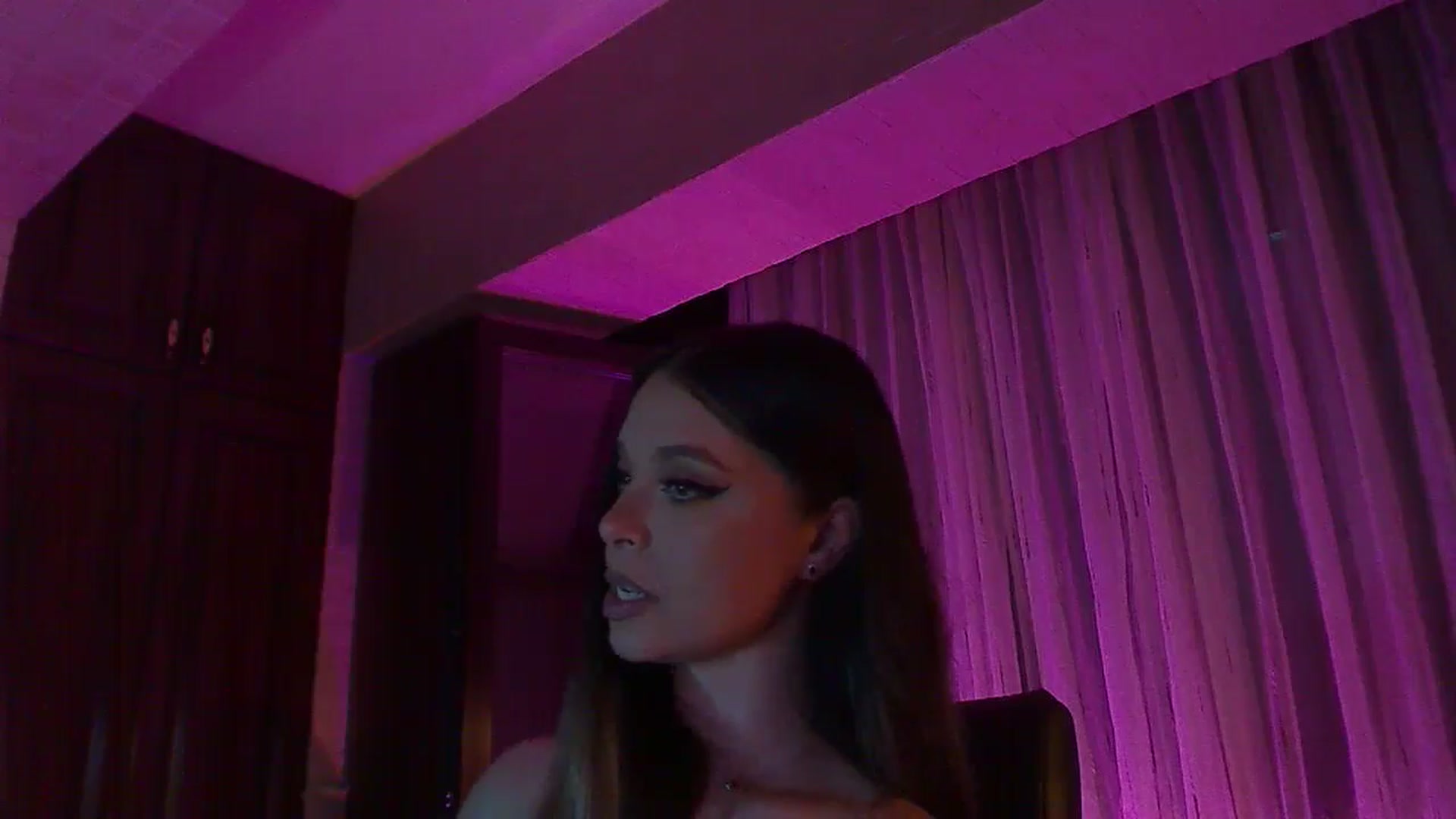 Gallery image thumbnail from No_bo_dy's myfreecams stream on, 08/23/2025, 01:06 image 18 of 20