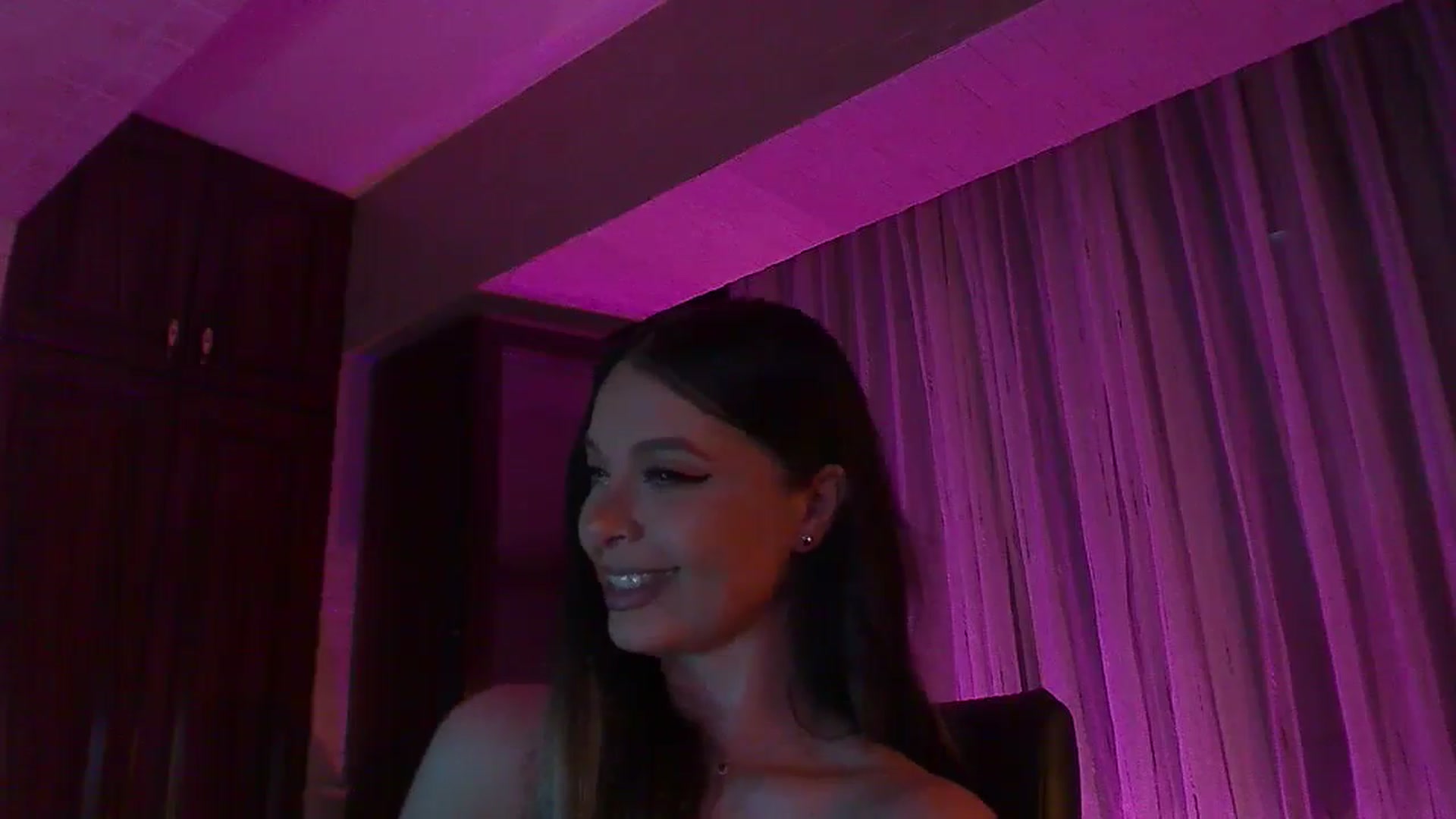 Gallery image thumbnail from No_bo_dy's myfreecams stream on, 08/23/2025, 01:06 image 17 of 20